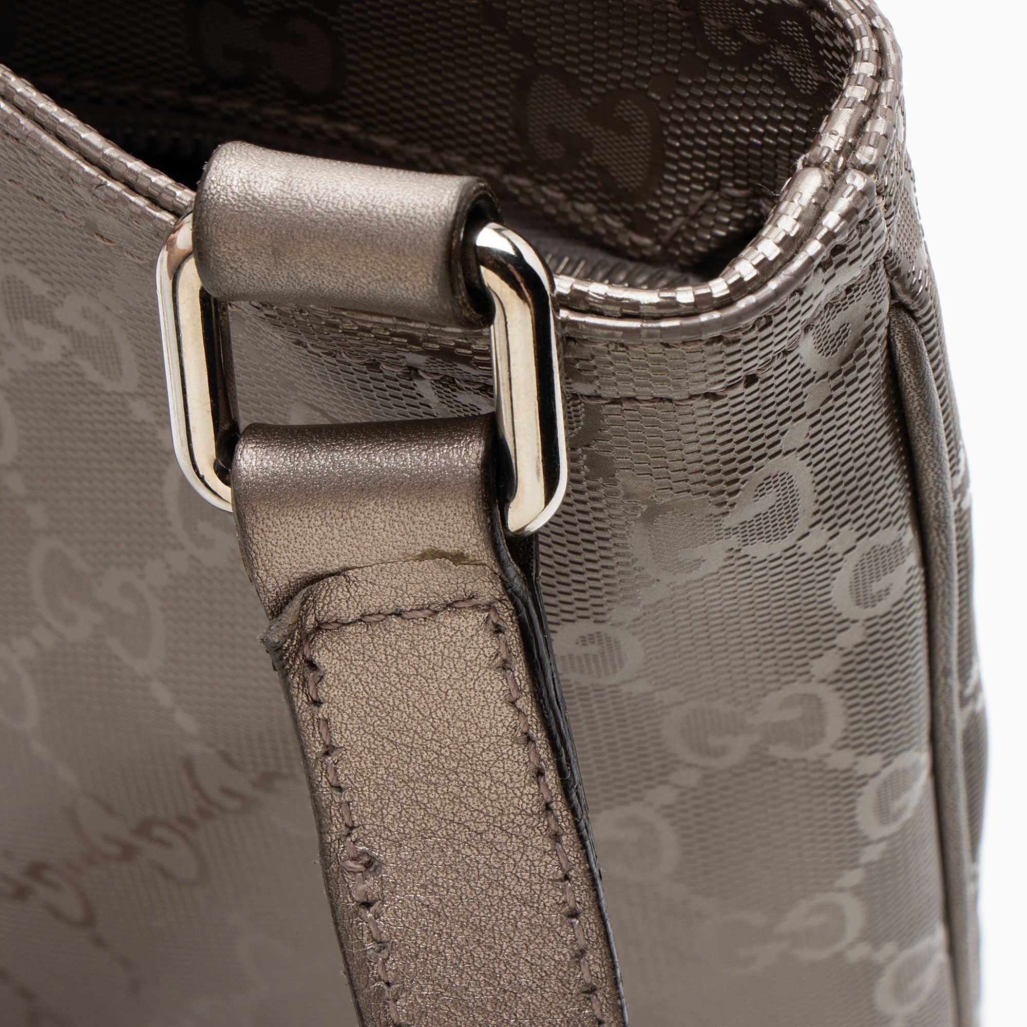 Gucci Metallic GG Imprime Flat Messenger