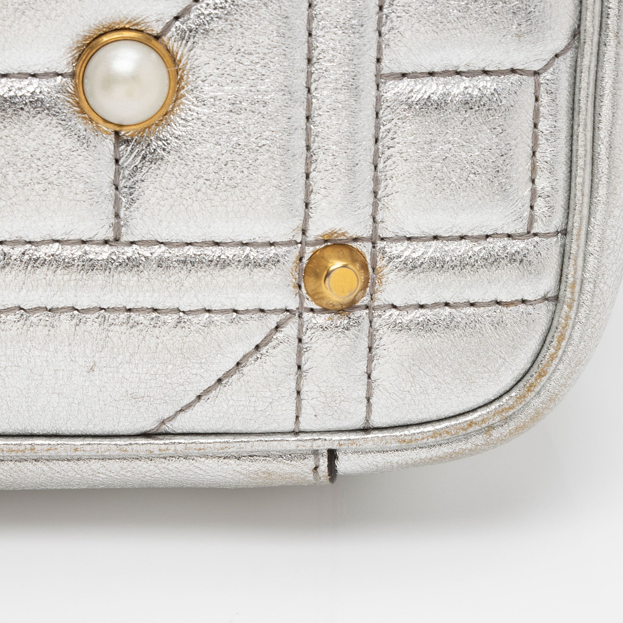 Gucci Metallic Matelasse Leather Pearl GG Marmont Mini Flap Bag (SHF-PMv358)