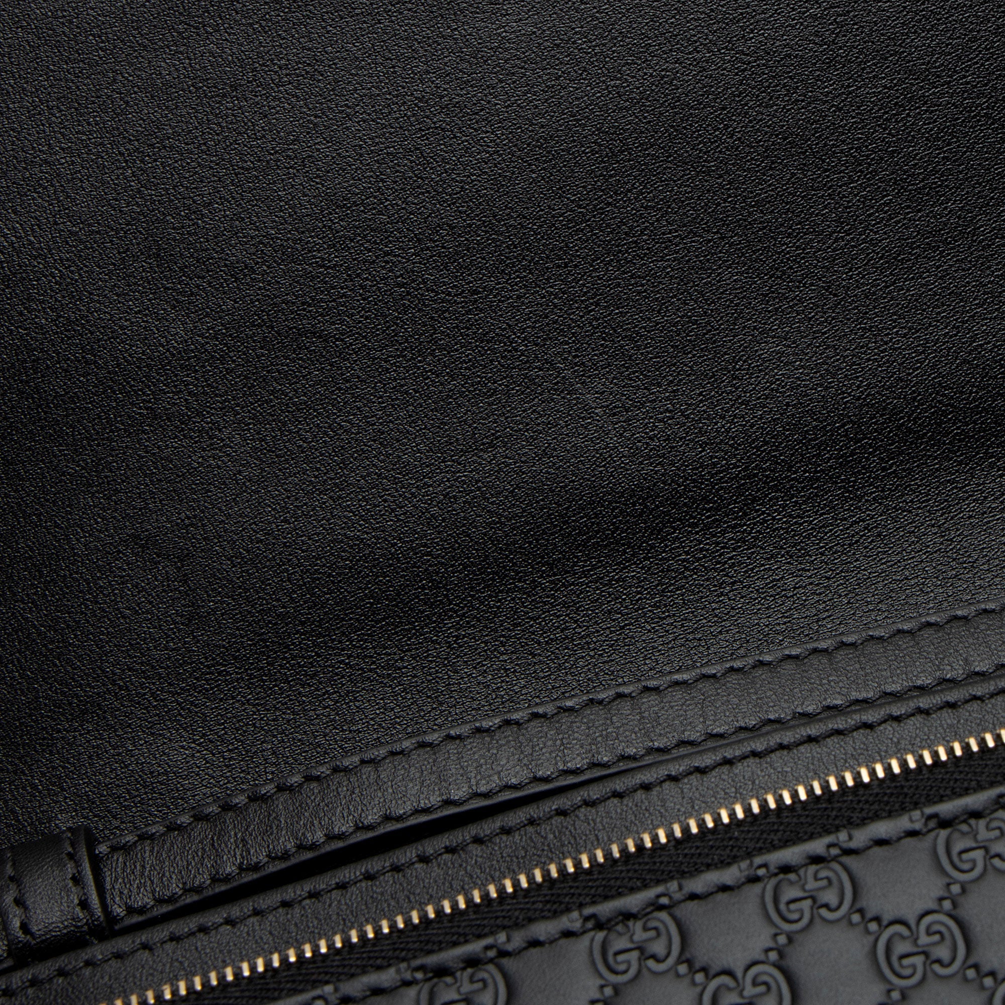 Gucci Microguccissima Leather Wallet Crossbody (SHF-RljdLh)