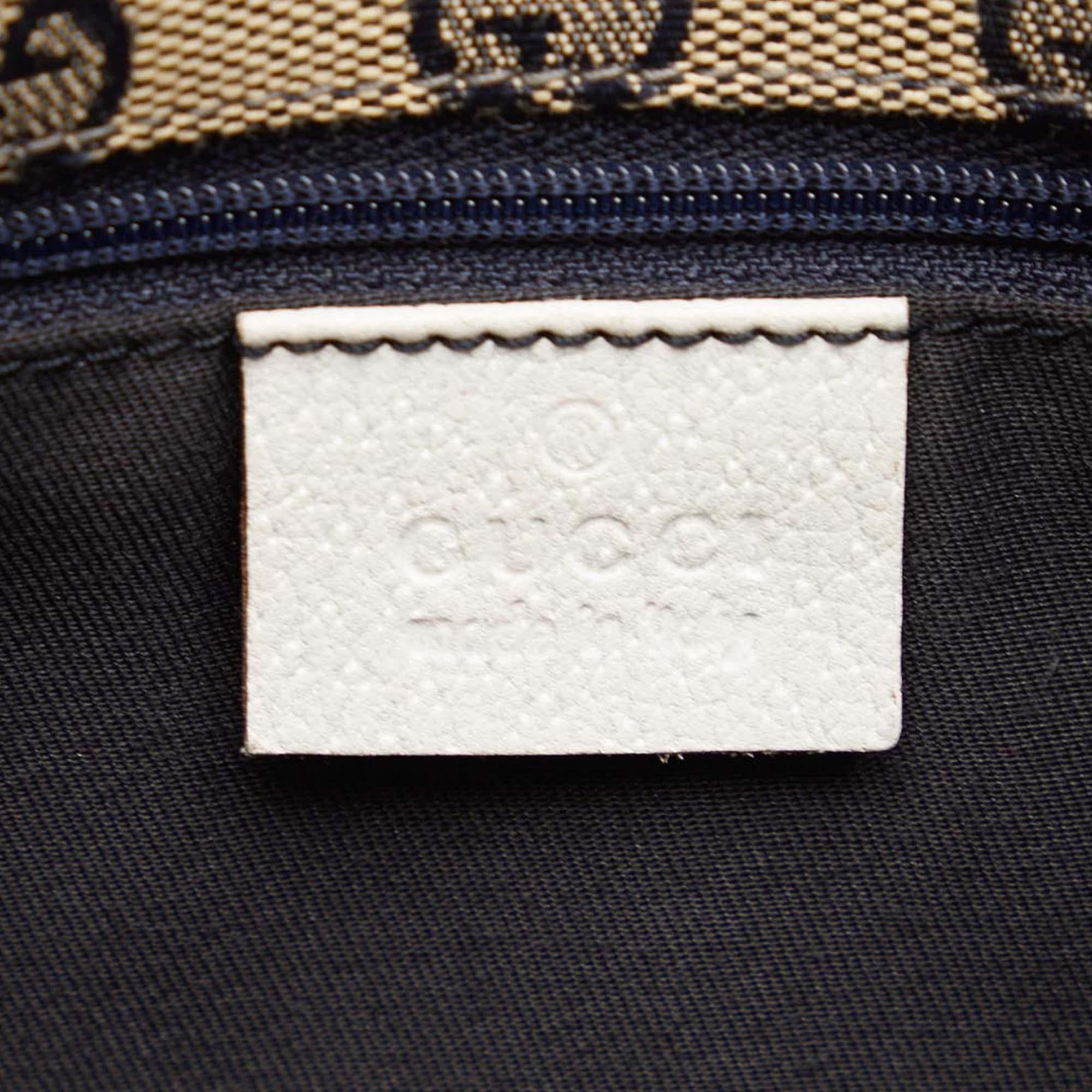 Gucci Pelham Leather Shoulder Bag (SHG-32455)