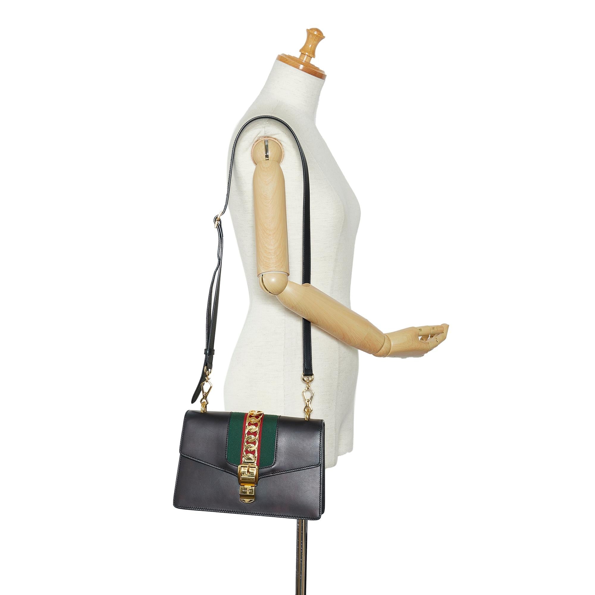 Gucci Sylvie Shoulder Bag (SHG-NFRbwn)