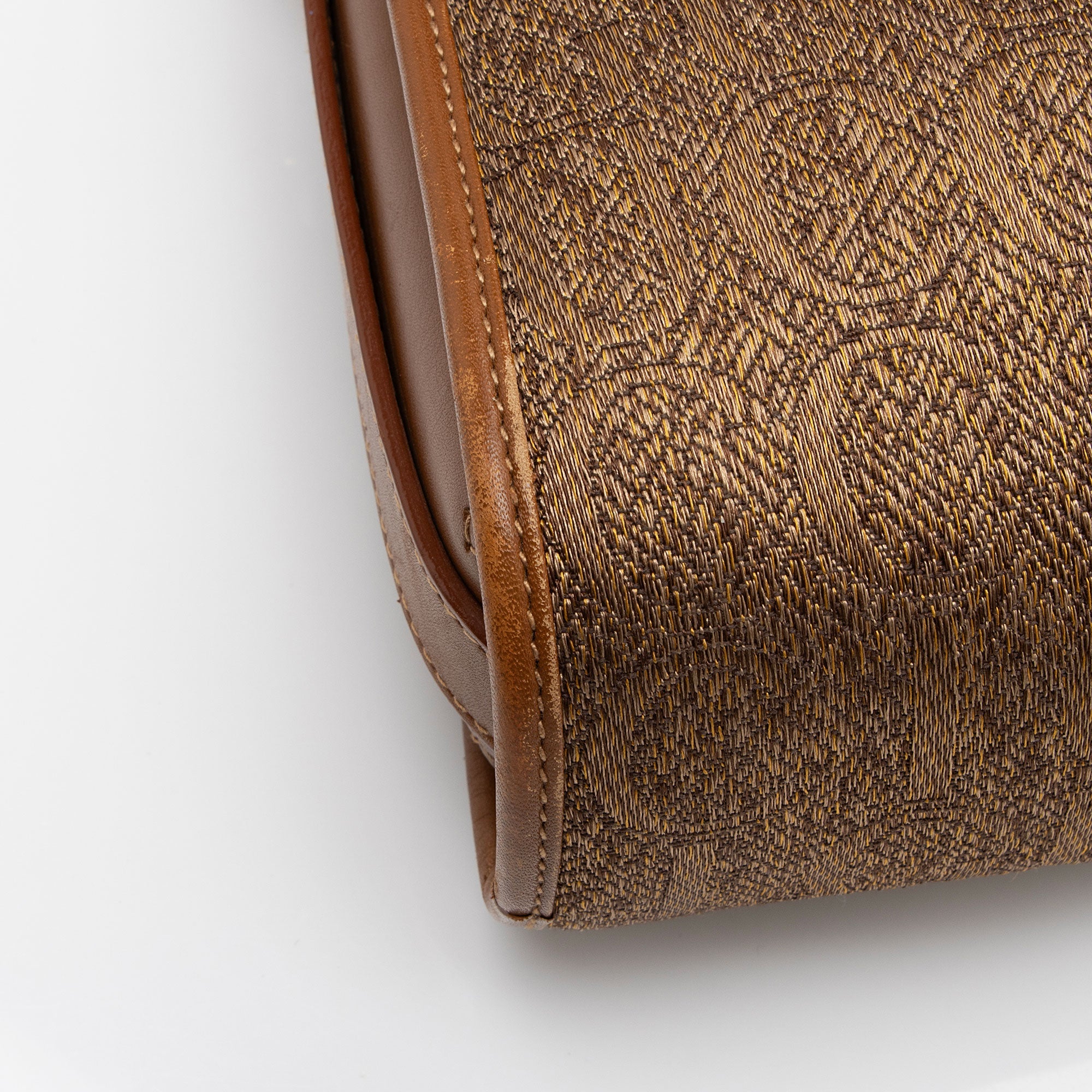 Gucci Vintage Jacquard Leather Logo Crossbody (SHF-cj8YjA)