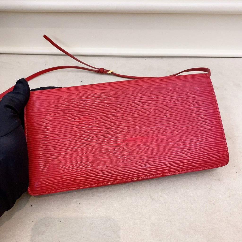 Louis Vuitton Epi Shoulder Bag in Red