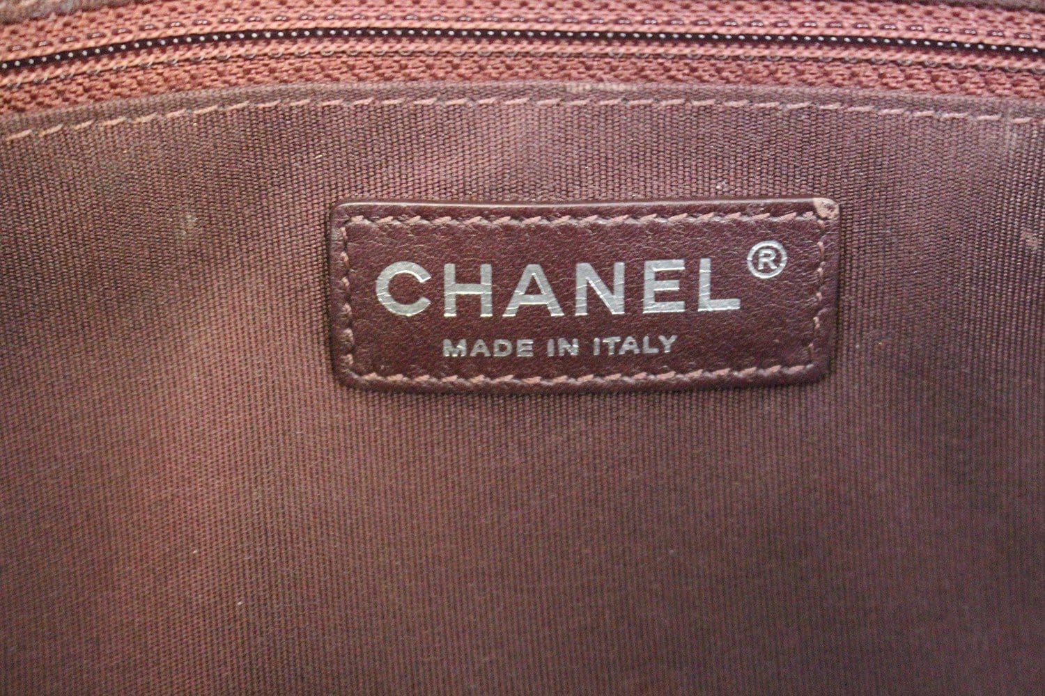 CHANEL Matelasse Black Calfskin Leather Shoulder Bag