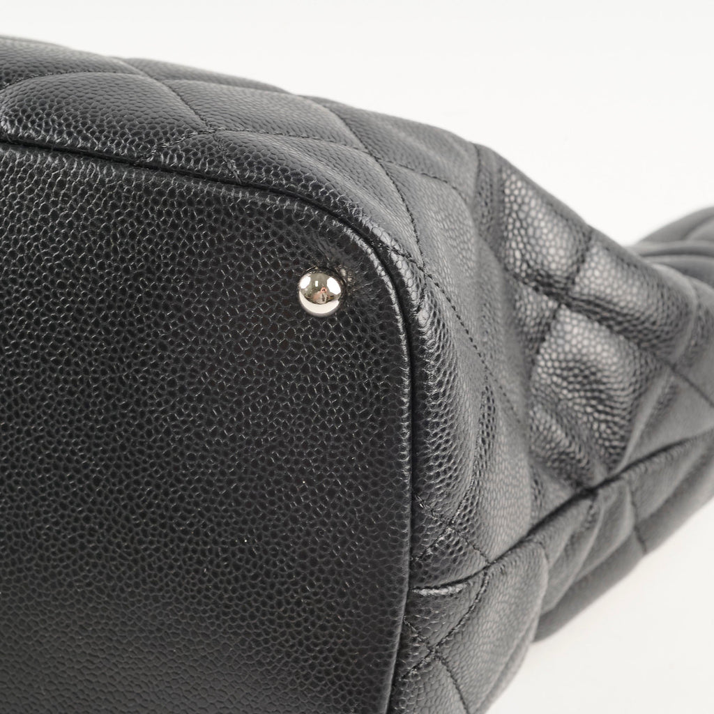 Chanel CC Logo Caviar Black Shoulder Bag - Series 17