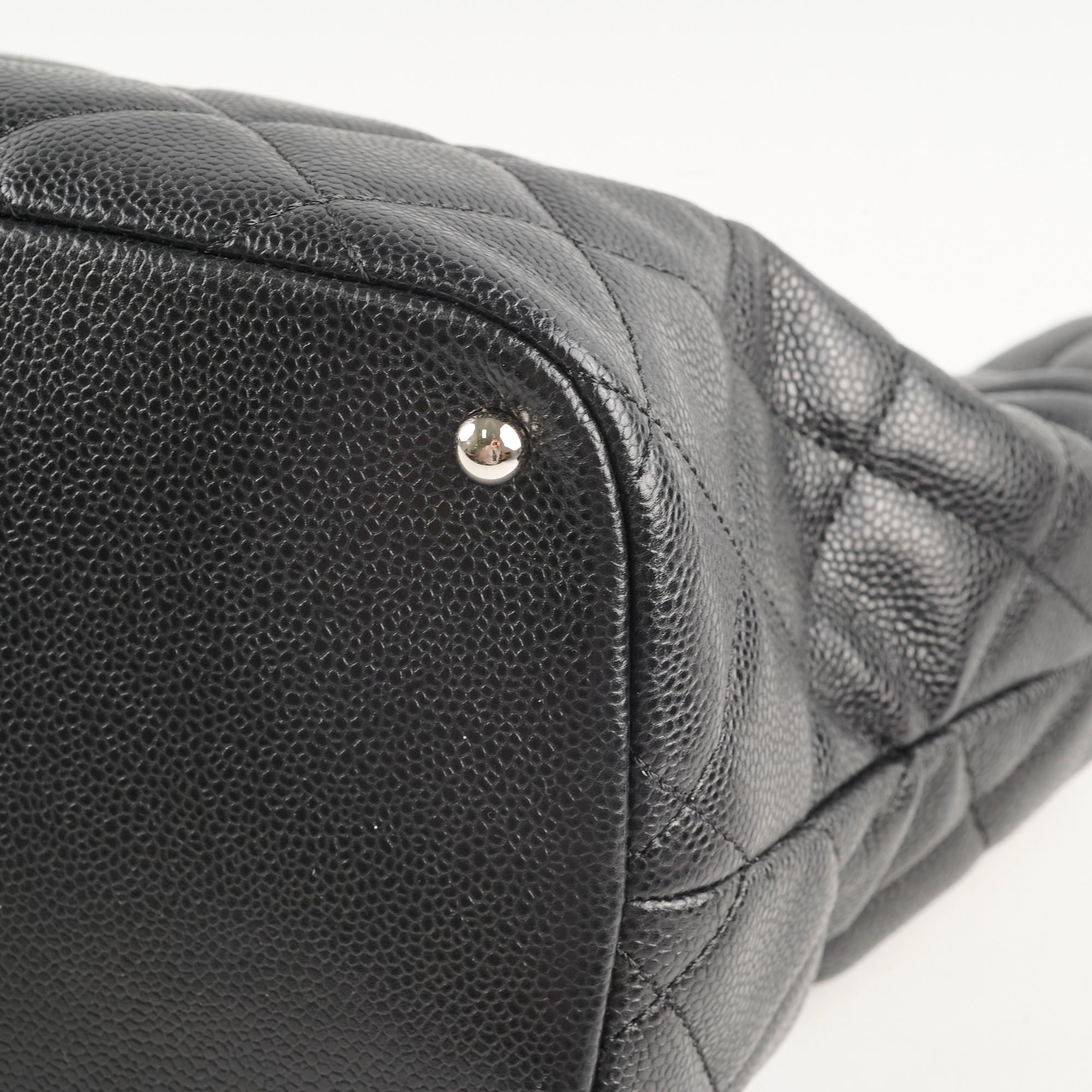 Chanel CC Logo Caviar Black Shoulder Bag - Series 17
