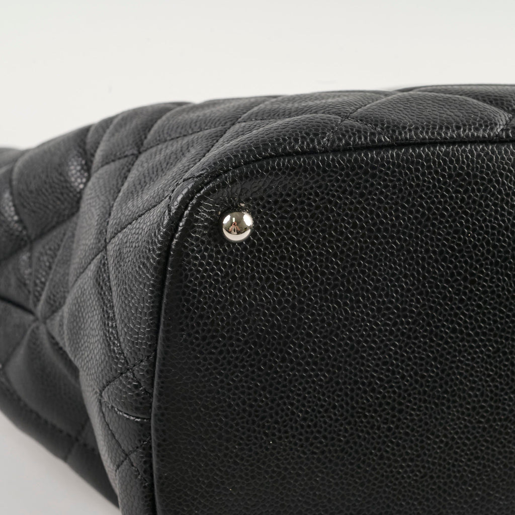 Chanel CC Logo Caviar Black Shoulder Bag - Series 17