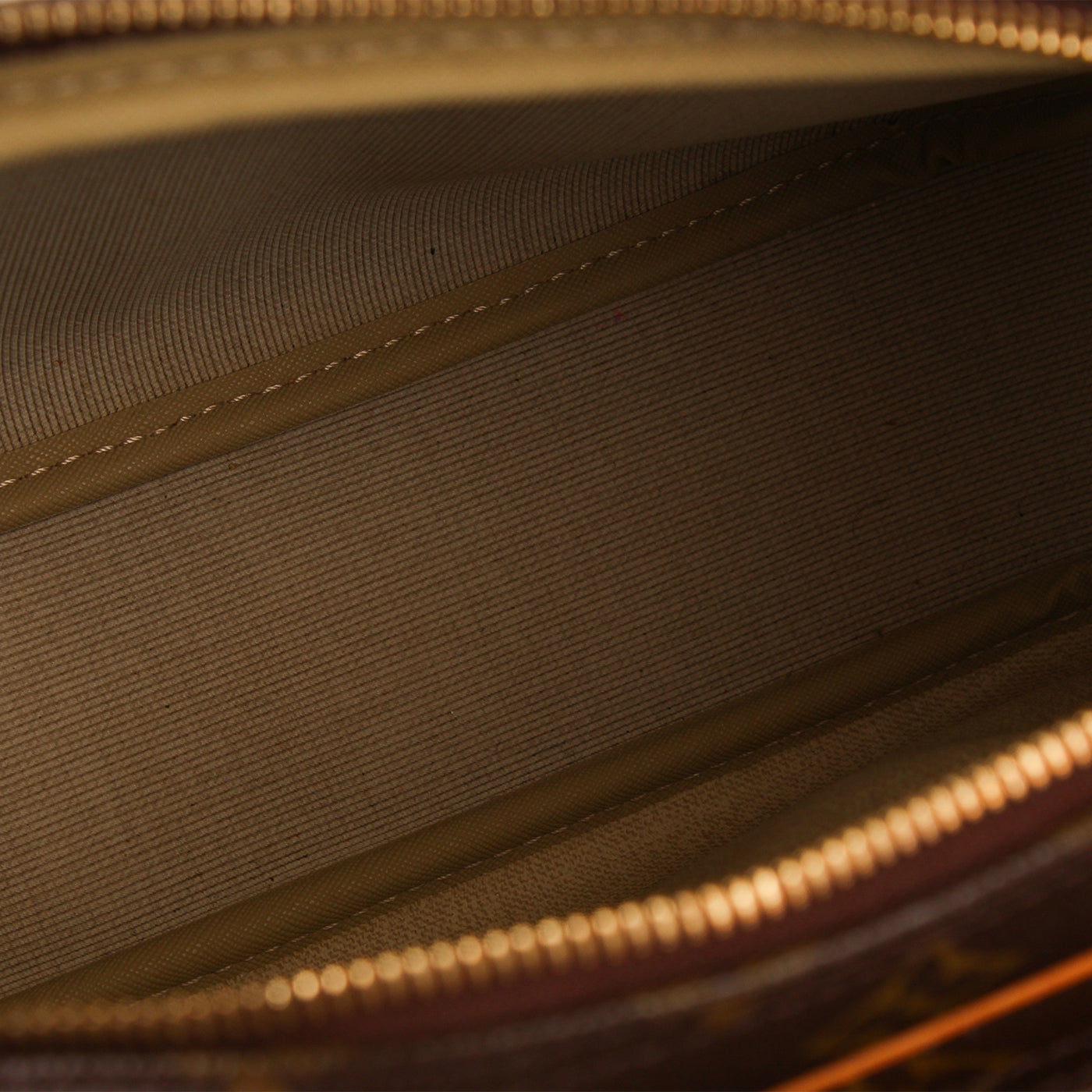 Louis Vuitton Vintage Reporter Shoulder Bag - Monogram Canvas
