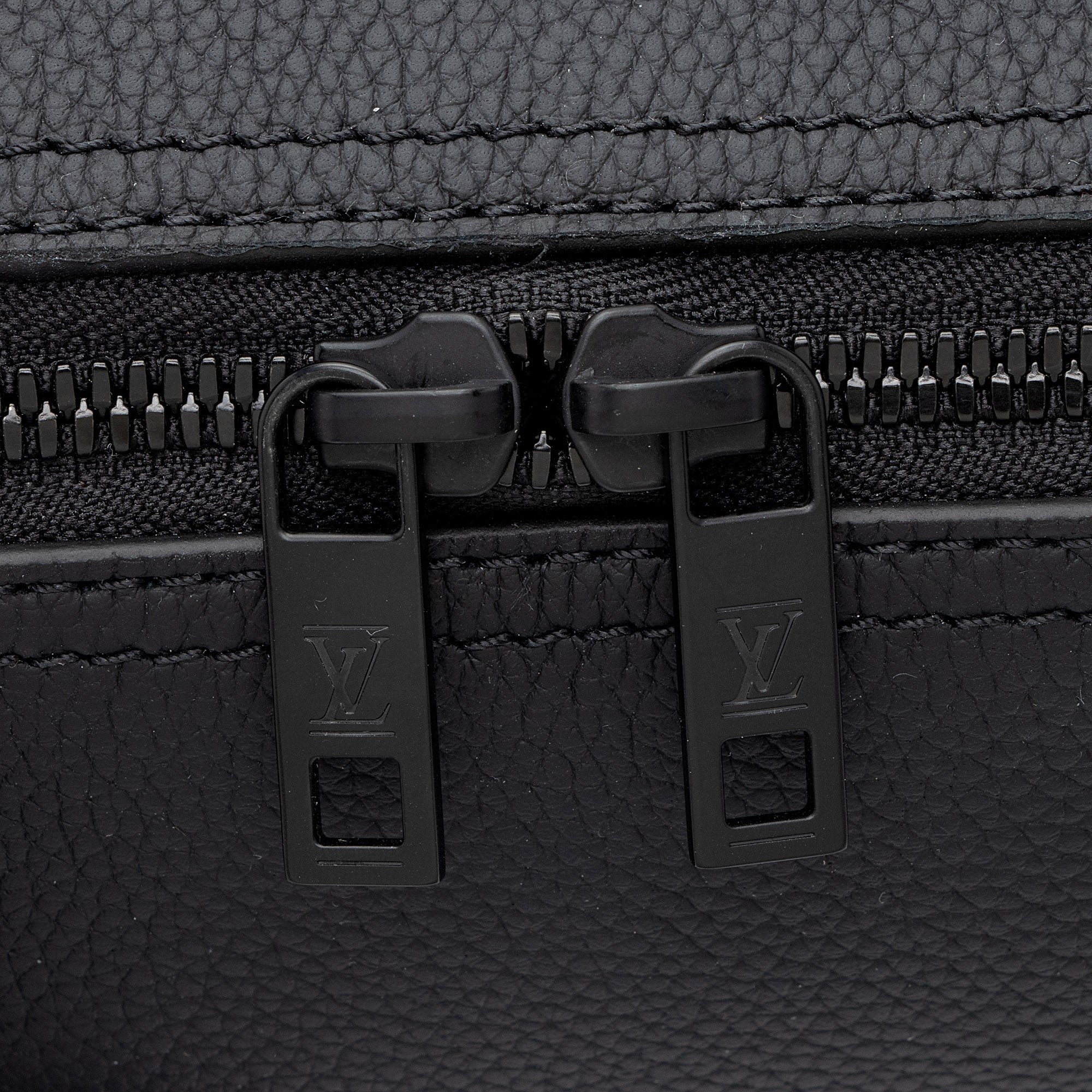 Louis Vuitton Calfskin Aerogram Keepall Bandouliere 25 Duffle (SHF-6CFRPb)