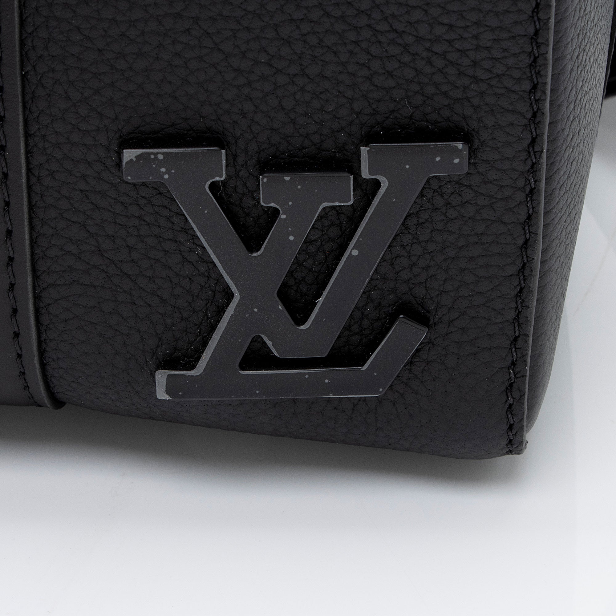 Louis Vuitton Calfskin Aerogram Keepall Bandouliere 25 Duffle (SHF-6CFRPb)