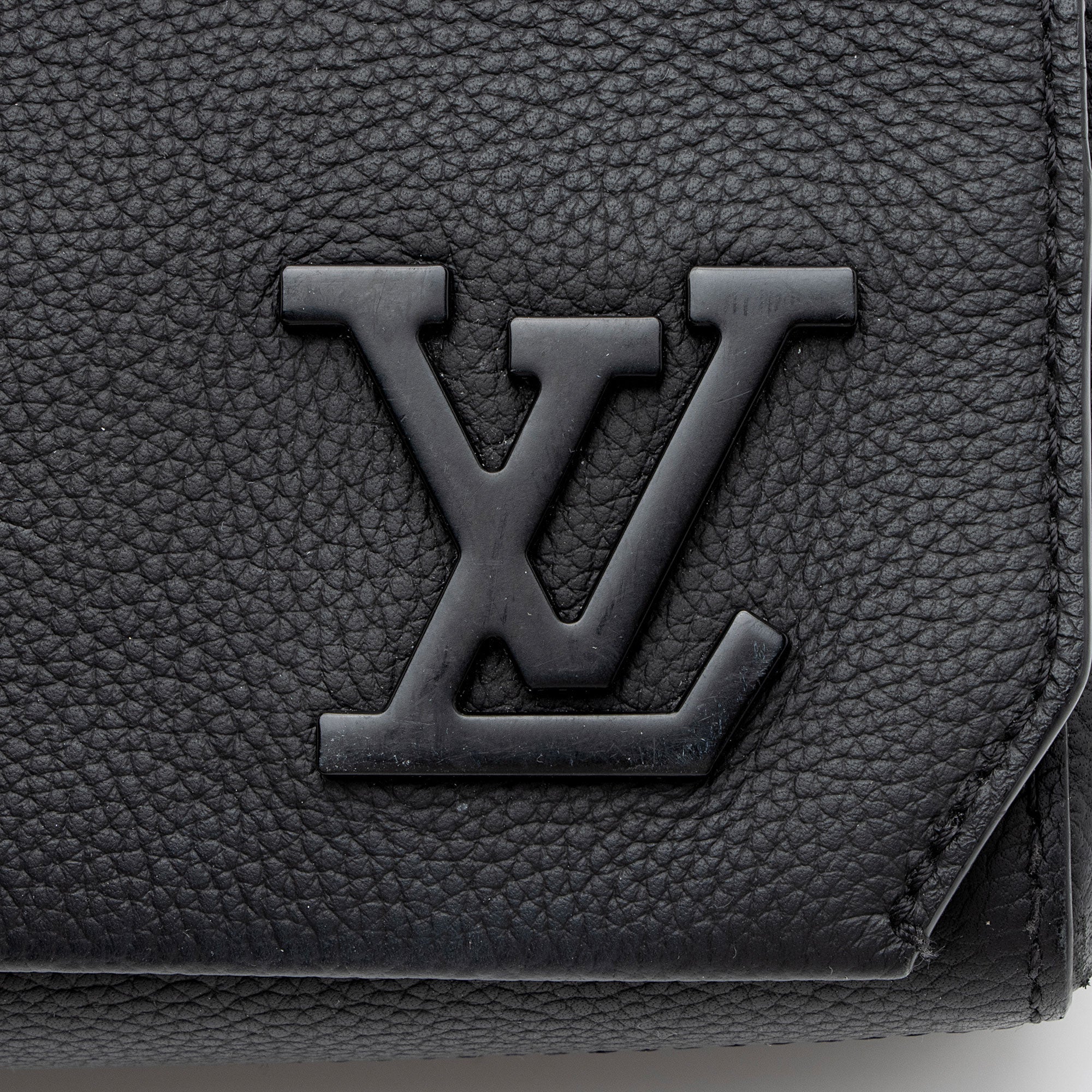 Louis Vuitton Calfskin Aerogram Takeoff Messenger