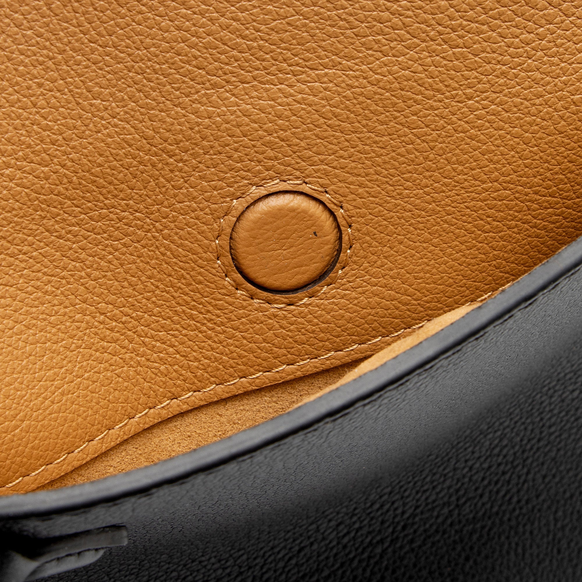 Louis Vuitton Calfskin Monogram Canvas On My Side MM Tote (SHF-bmZRwZ)