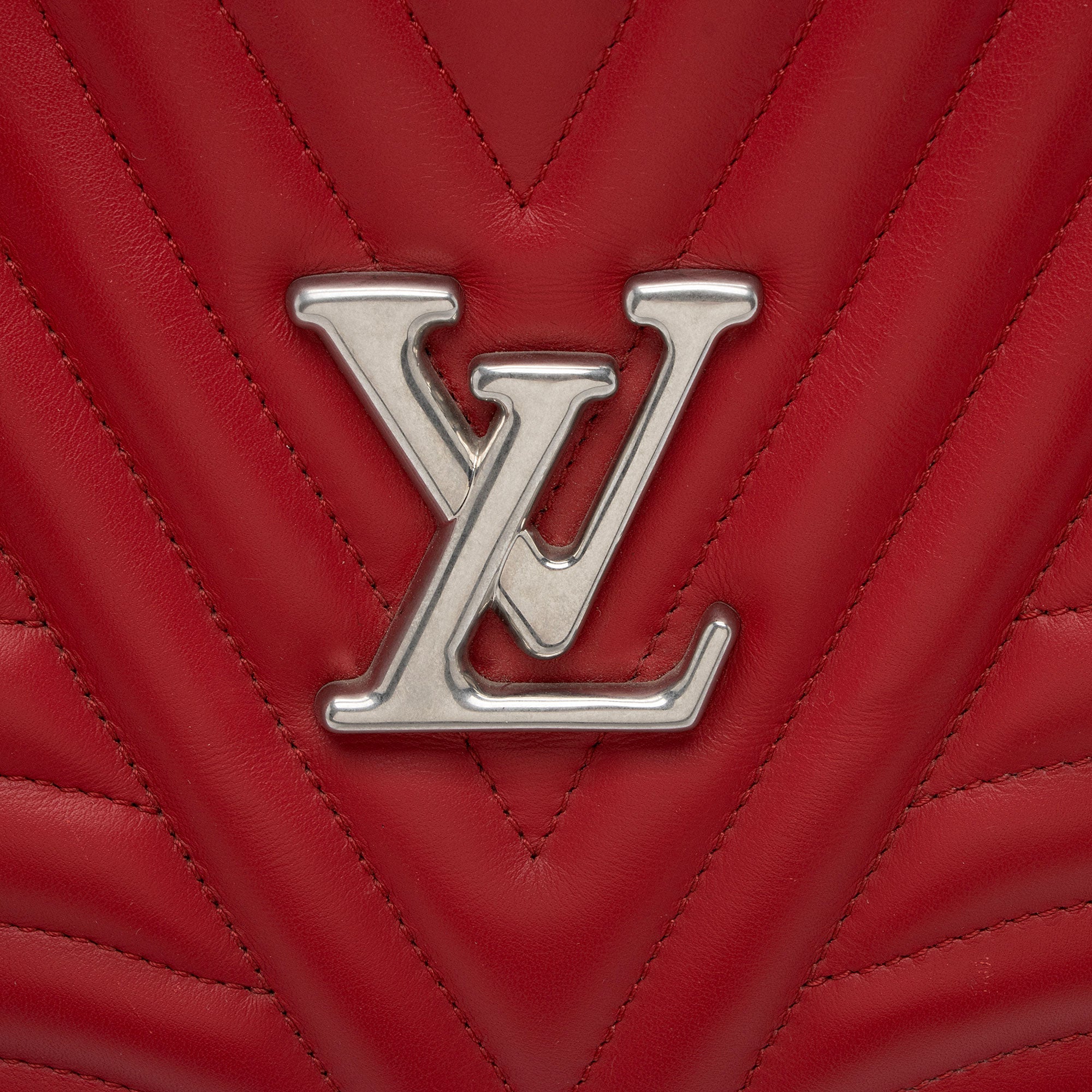 Louis Vuitton Calfskin New Wave Chain Tote (SHF-FEtc9L)