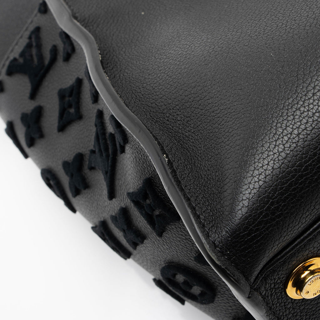 Louis Vuitton Calfskin Tufted Monogram Canvas On My Side MM Tote (SHF-bIbven)