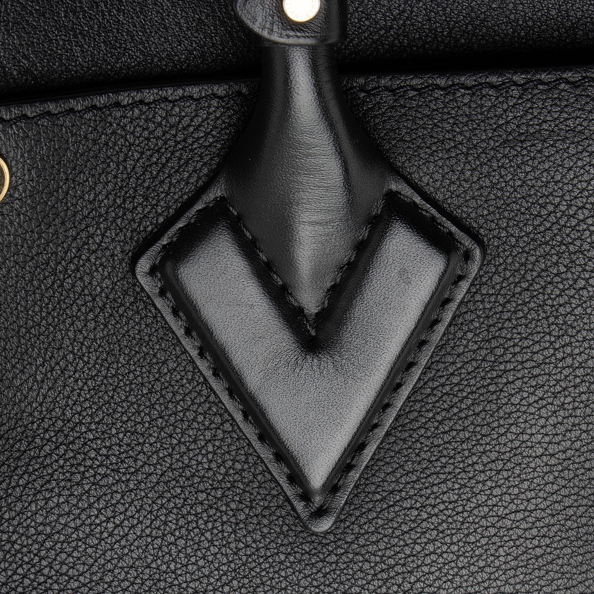 Louis Vuitton Calfskin Tufted Monogram Canvas On My Side MM Tote (SHF-bIbven)
