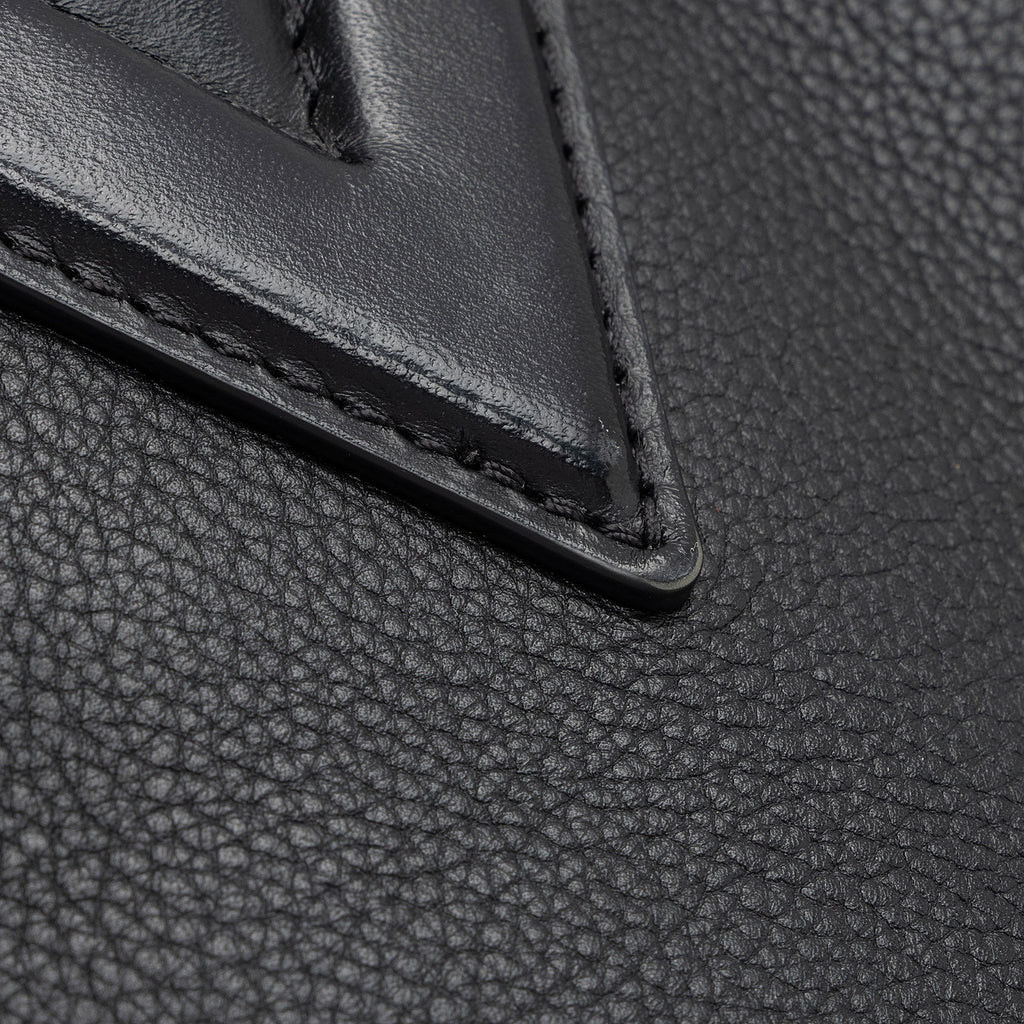 Louis Vuitton Calfskin Tufted Monogram Canvas On My Side MM Tote (SHF-QMhDUi)