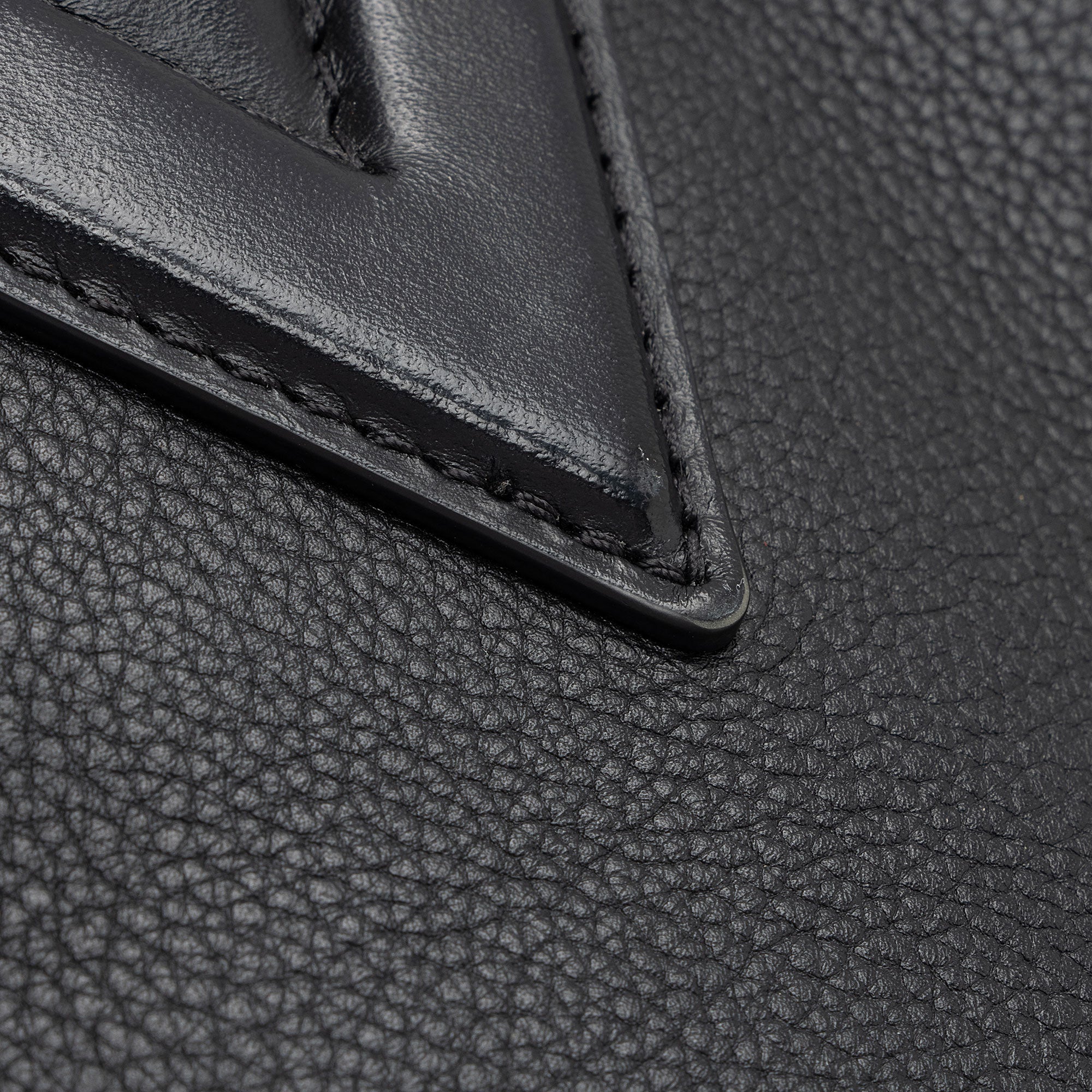 Louis Vuitton Calfskin Tufted Monogram Canvas On My Side MM Tote (SHF-QMhDUi)