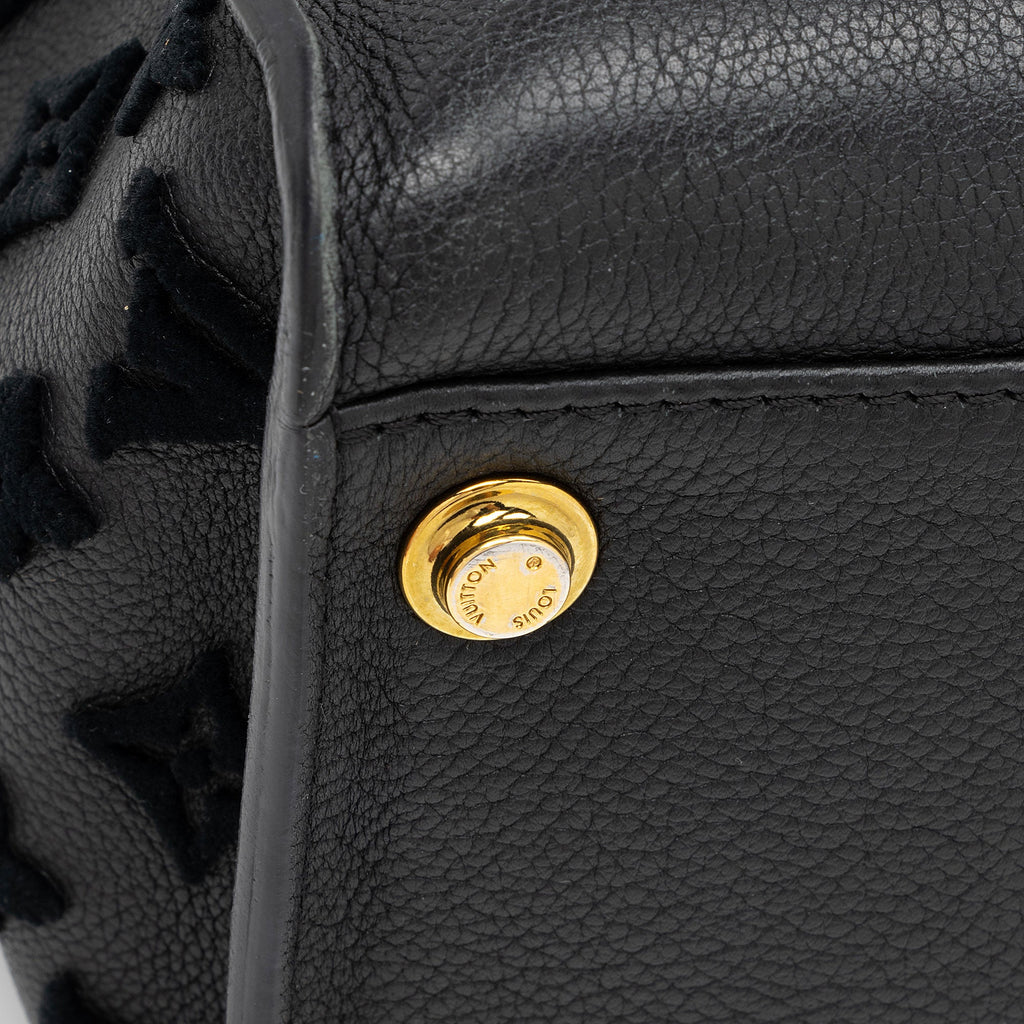 Louis Vuitton Calfskin Tufted Monogram Canvas On My Side MM Tote (SHF-QMhDUi)