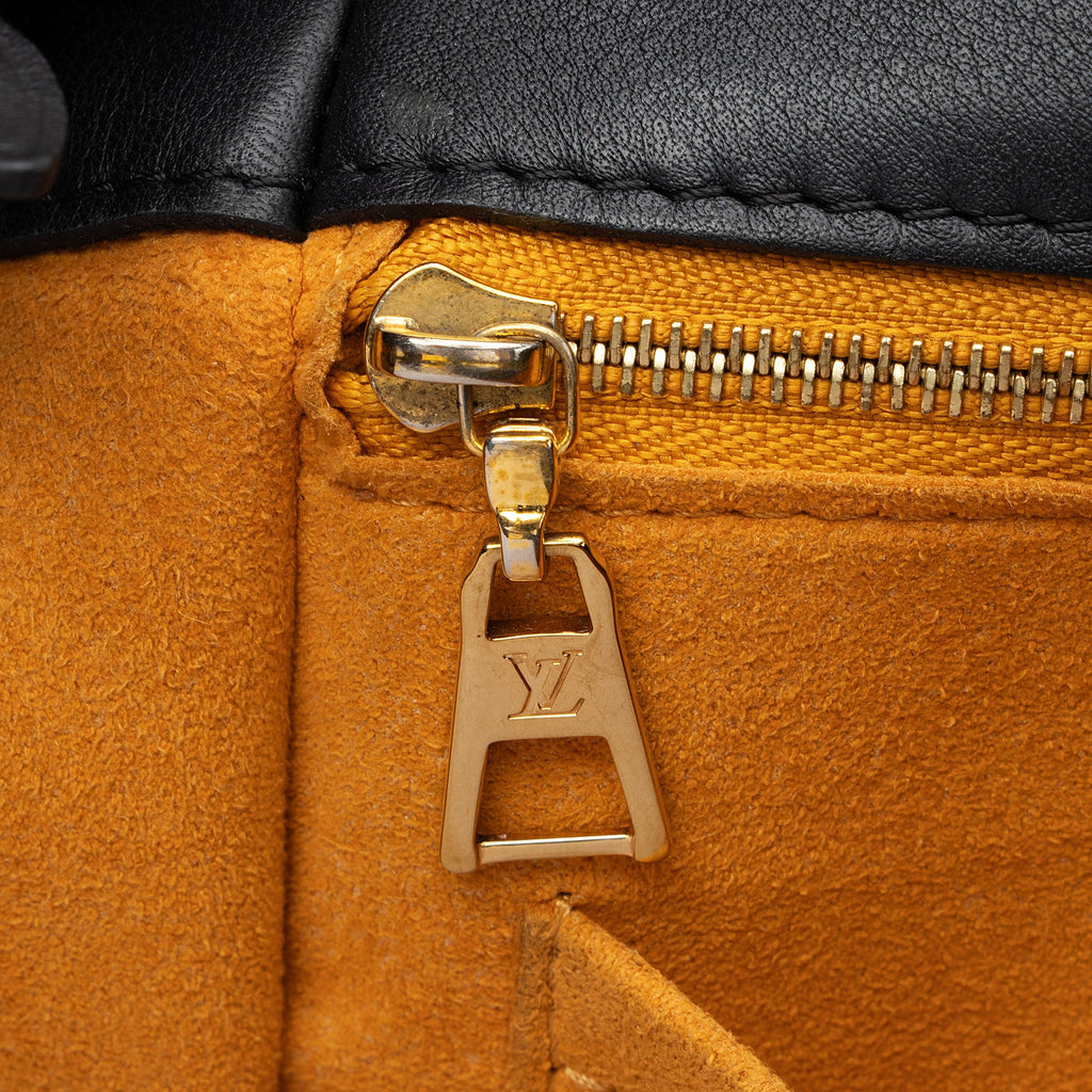Louis Vuitton Calfskin Tufted Monogram Canvas On My Side MM Tote (SHF-QMhDUi)
