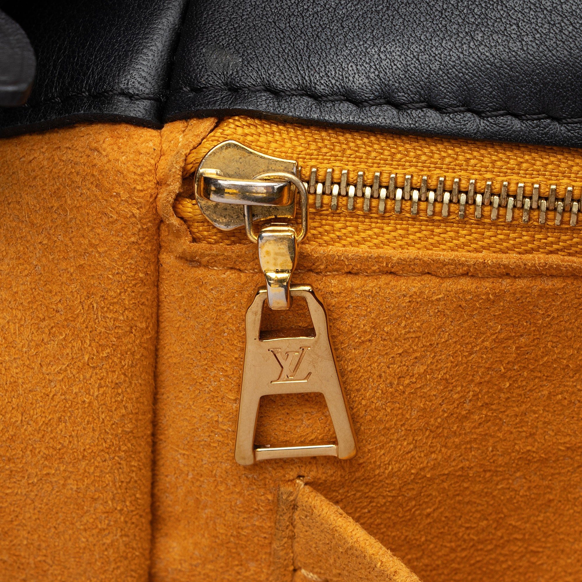 Louis Vuitton Calfskin Tufted Monogram Canvas On My Side MM Tote (SHF-QMhDUi)