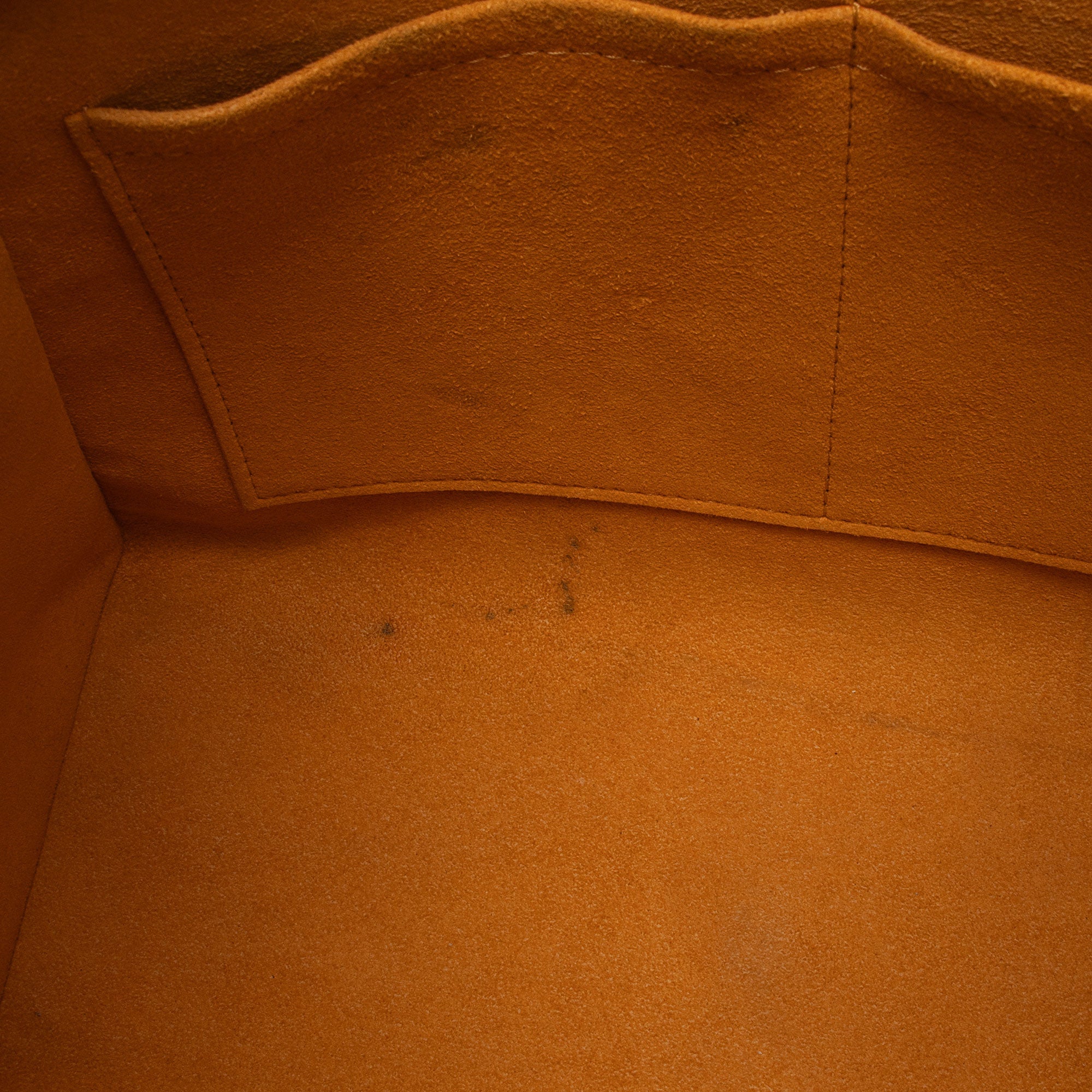 Louis Vuitton Calfskin Tufted Monogram Canvas On My Side MM Tote (SHF-QMhDUi)