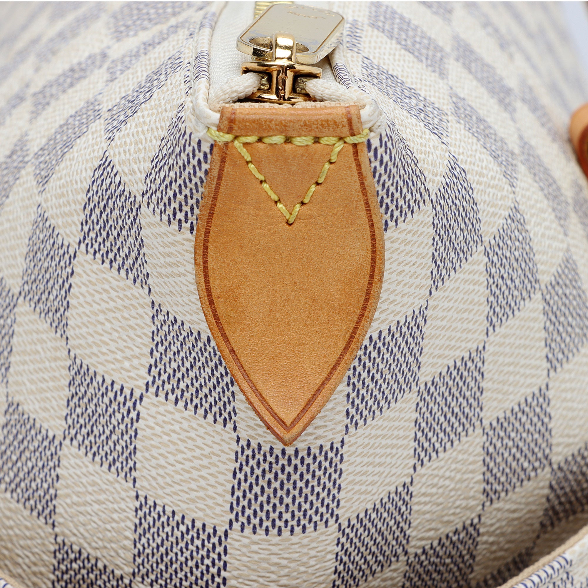 Louis Vuitton Damier Azur Totally MM Tote (SHF-ULoSV5)