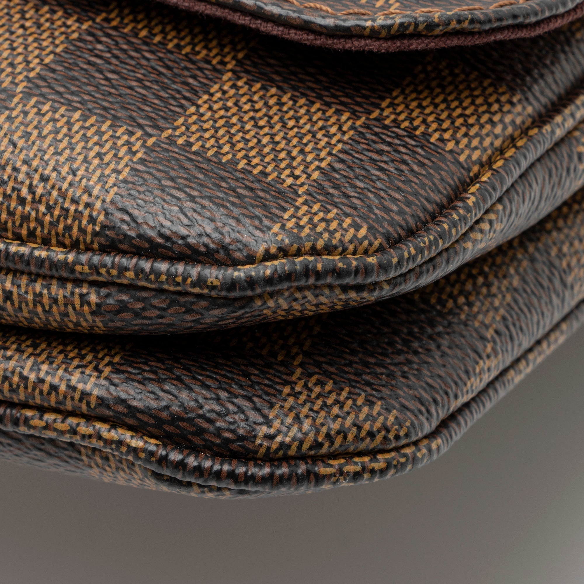 Louis Vuitton Damier Ebene Hoxton GM Shoulder Bag (SHF-23763)