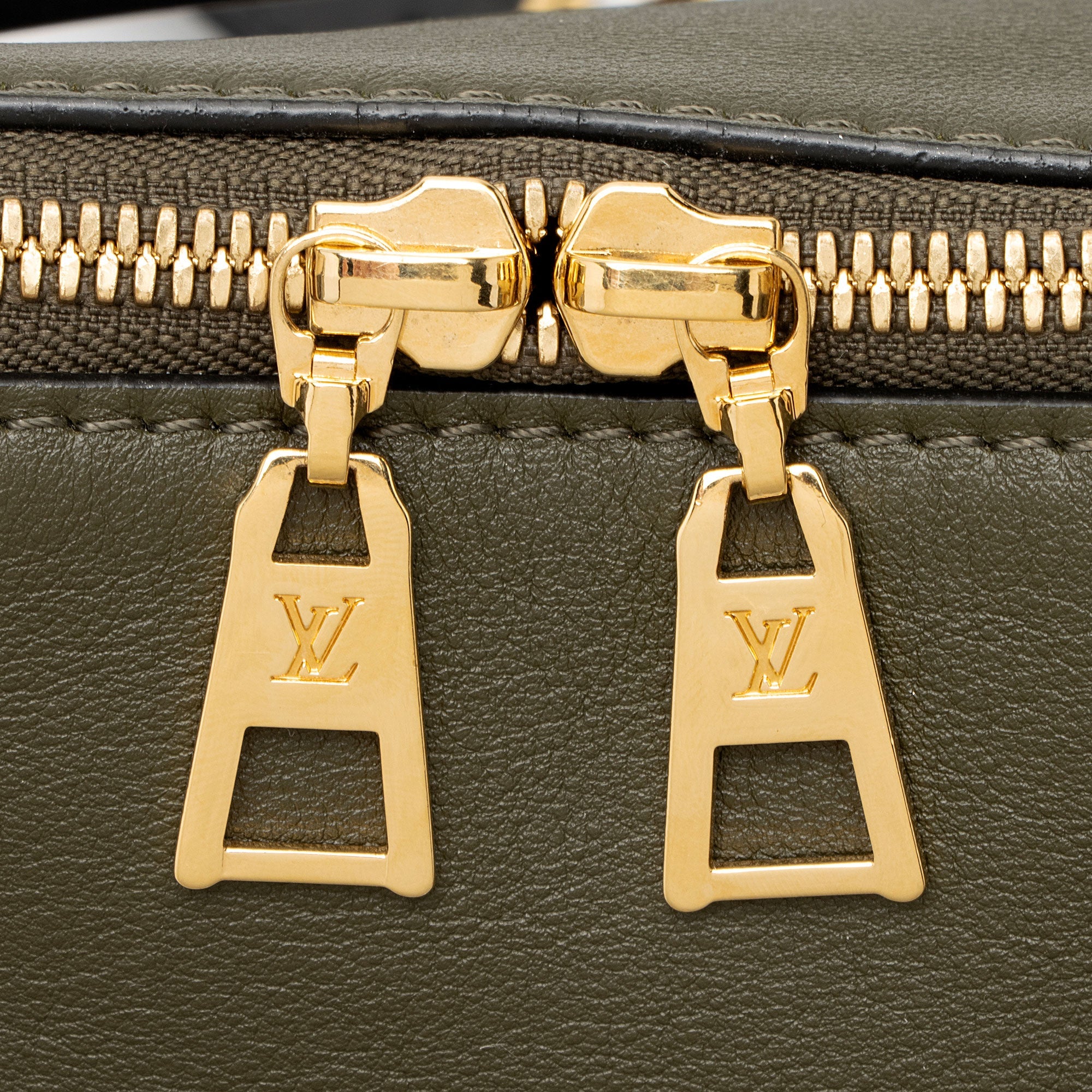 Louis Vuitton Damier Ebene Maida Hobo