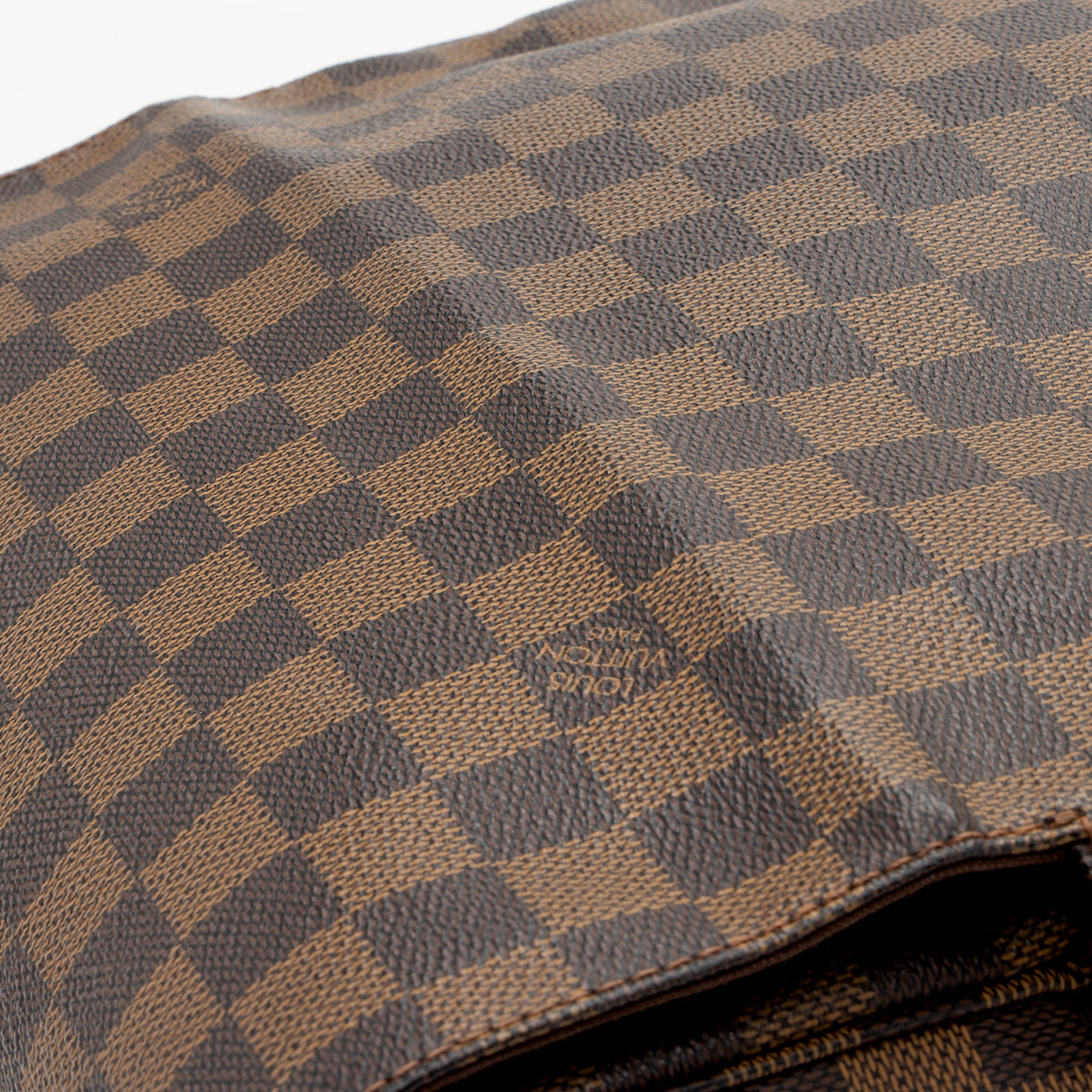 Louis Vuitton Damier Ebene Naviglio Messenger Bag (SHF-22595)