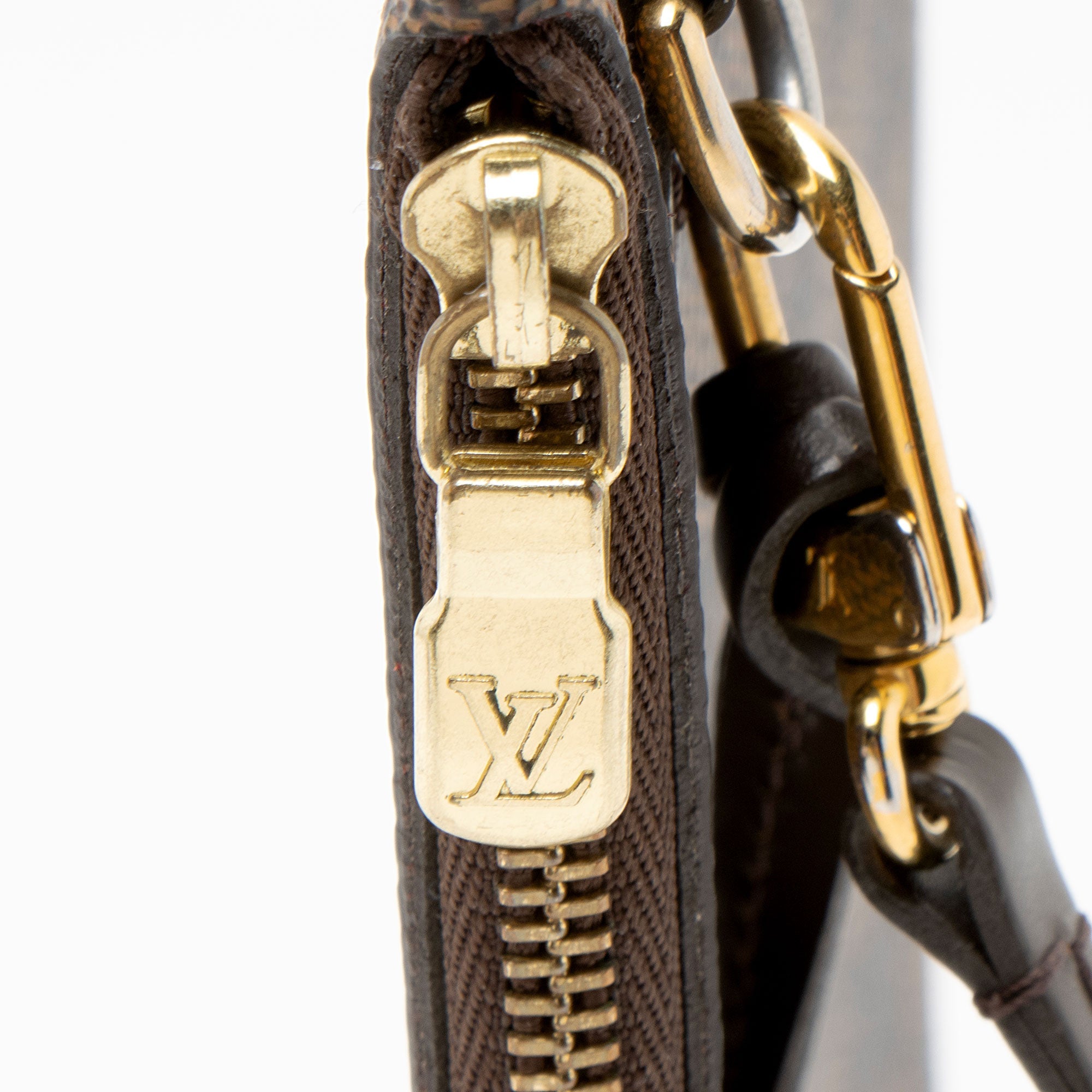 Louis Vuitton Damier Ebene Neverfull MM Pochette