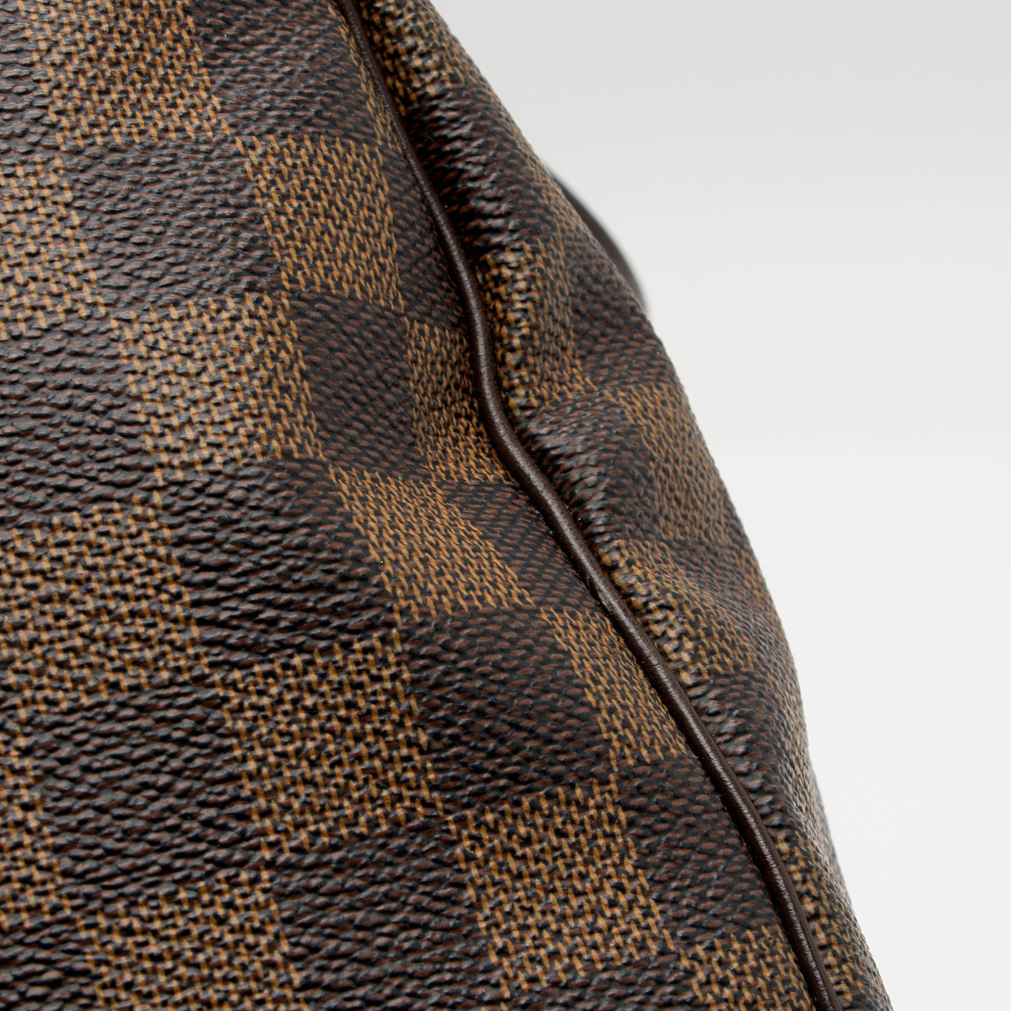 Louis Vuitton Damier Ebene Speedy 30 Satchel (SHF-yrMtsc)