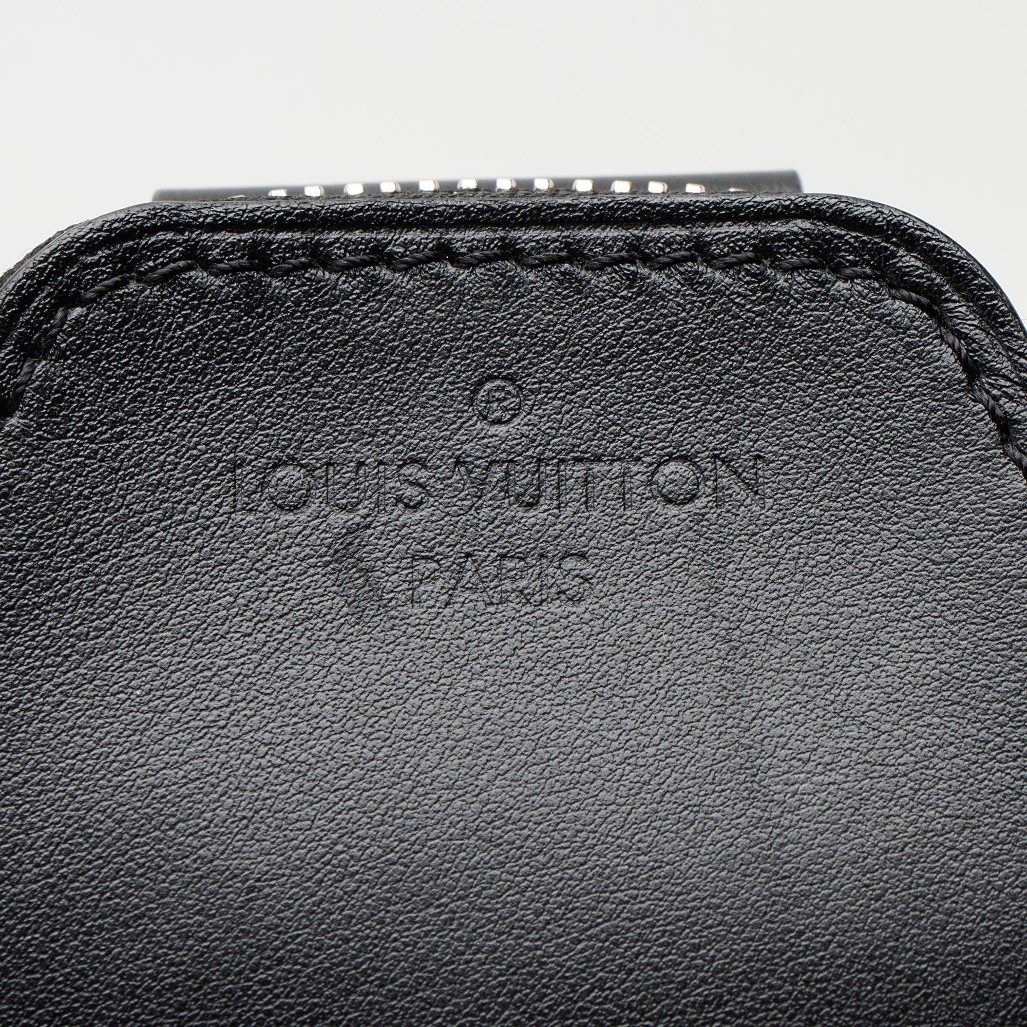 Louis Vuitton Damier Graphite Avenue Sling NM Bag