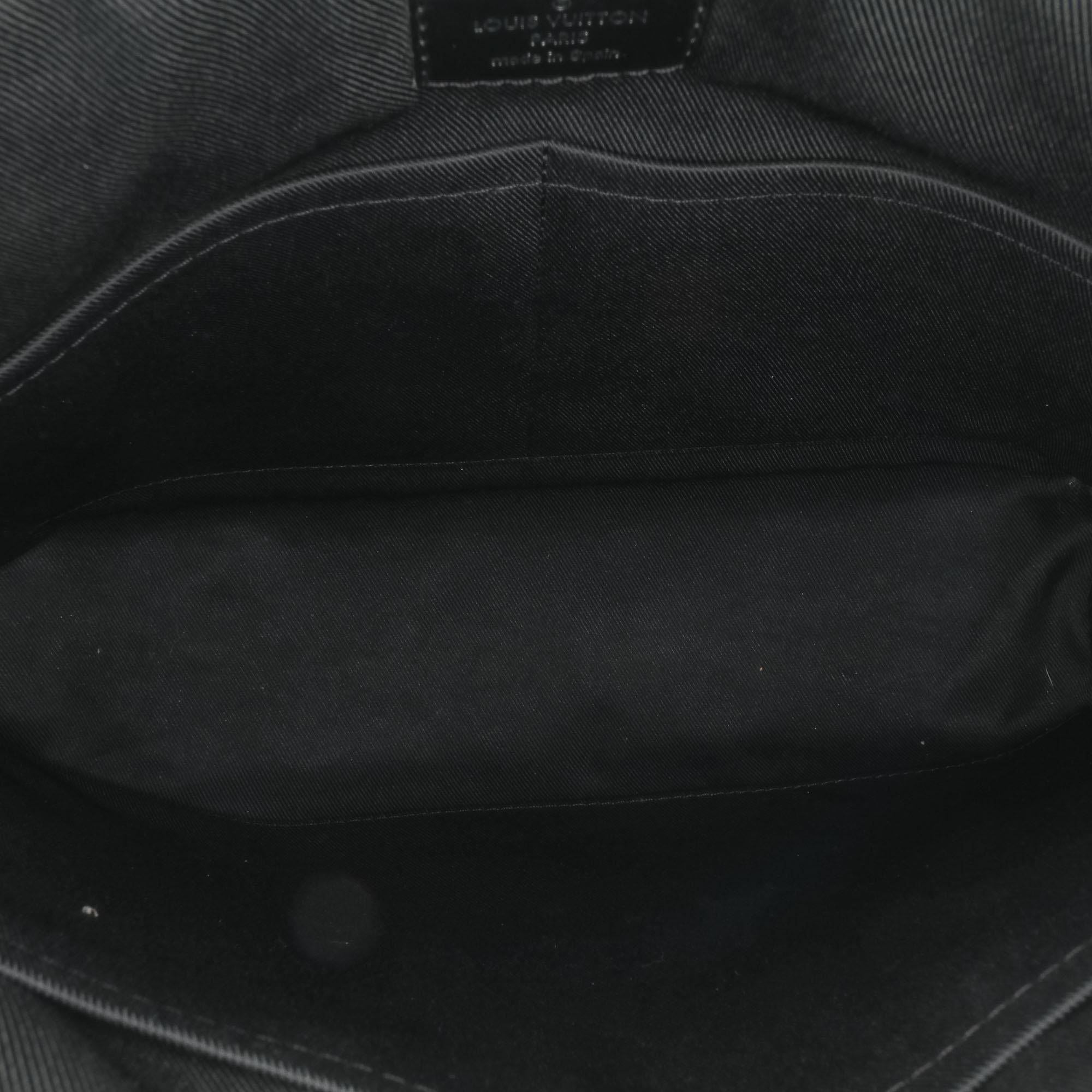 Louis Vuitton Damier Graphite District MM