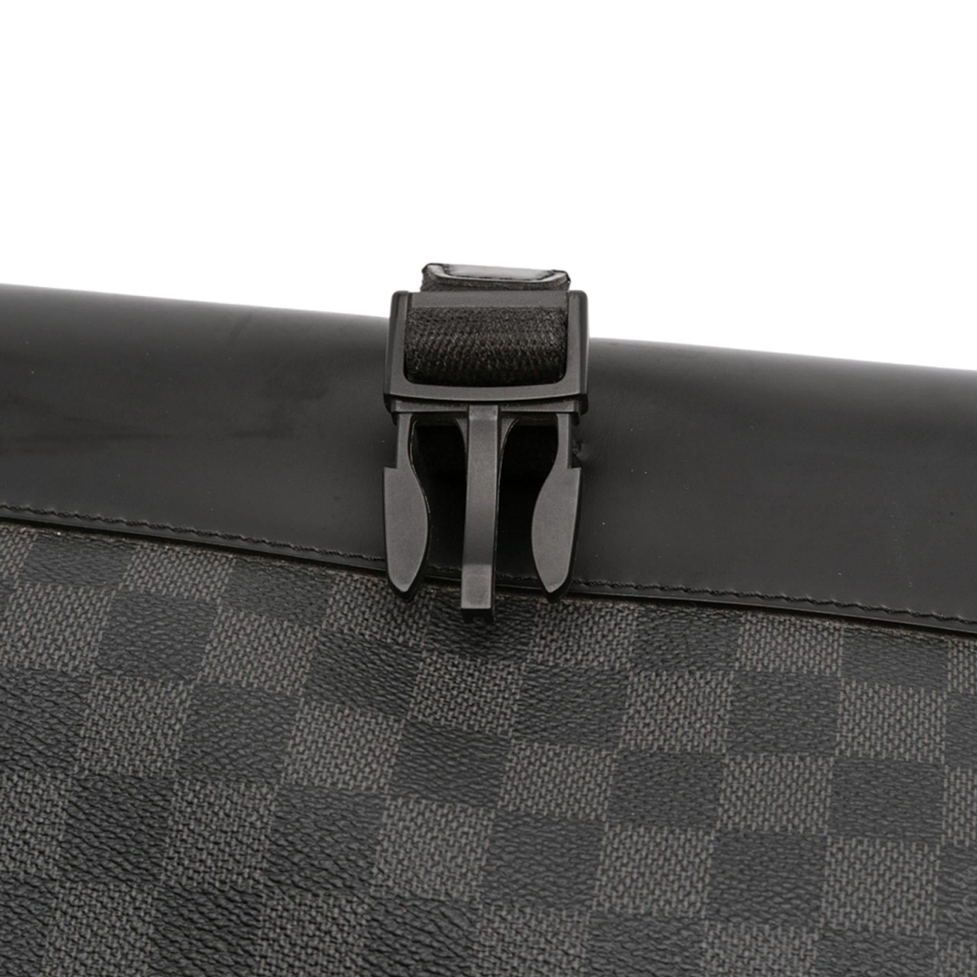 Louis Vuitton Damier Graphite Skyline Messenger MM