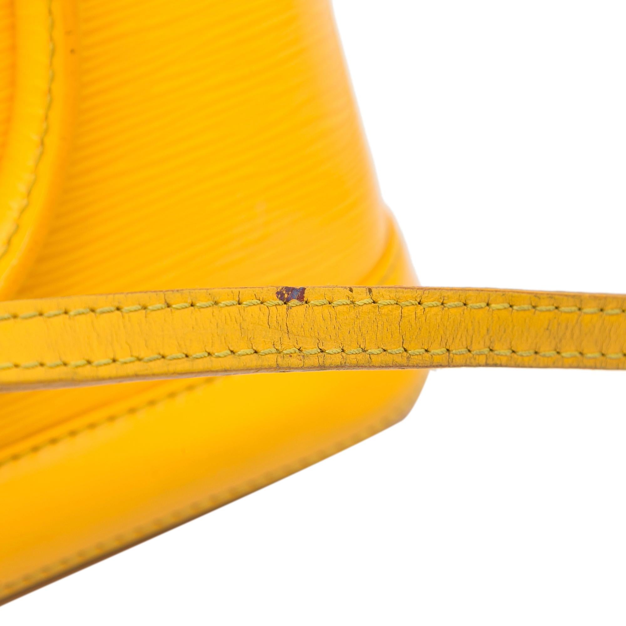 Louis Vuitton Epi Alma BB (SHG-HdcX2V)