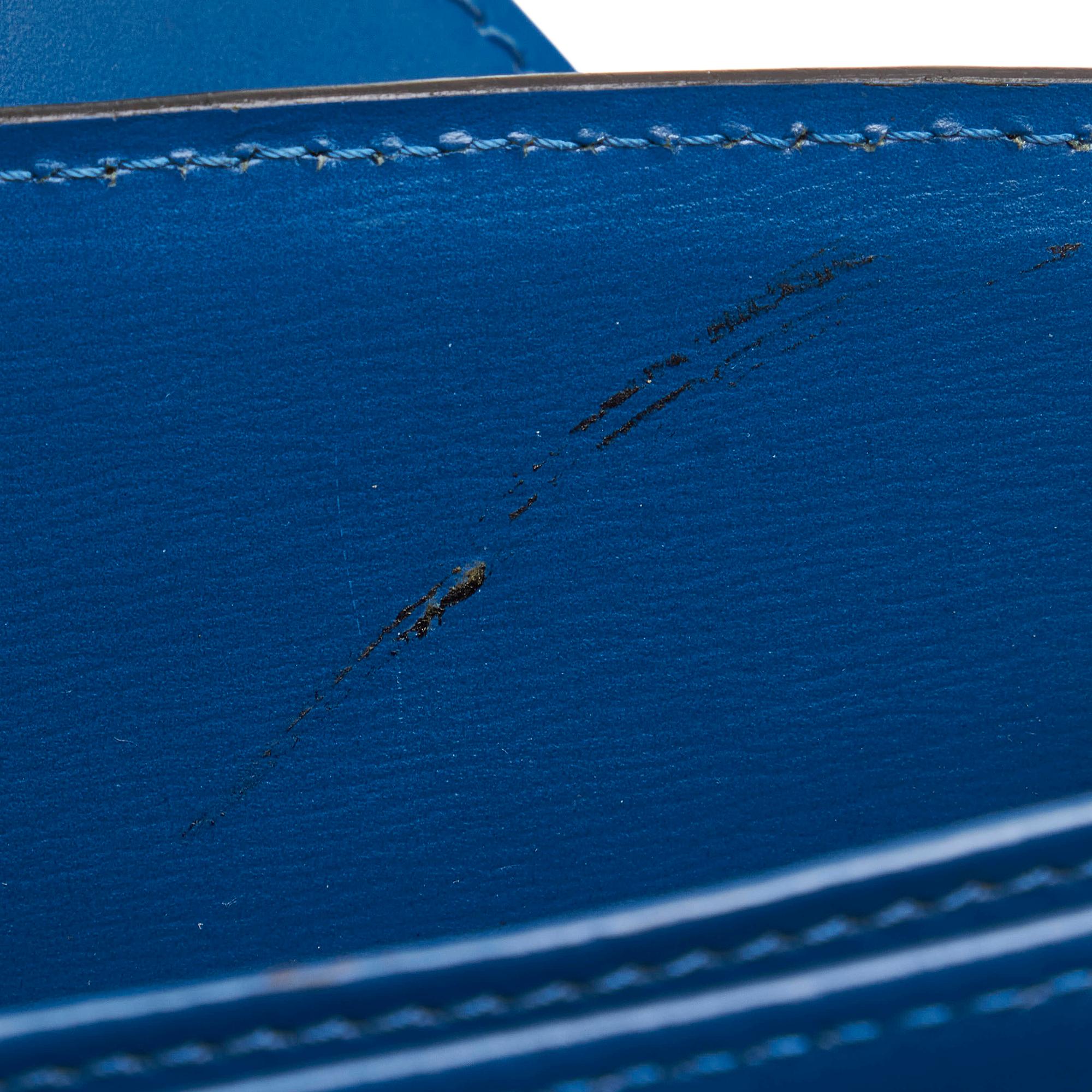 Louis Vuitton Epi Capucines (SHG-37266)
