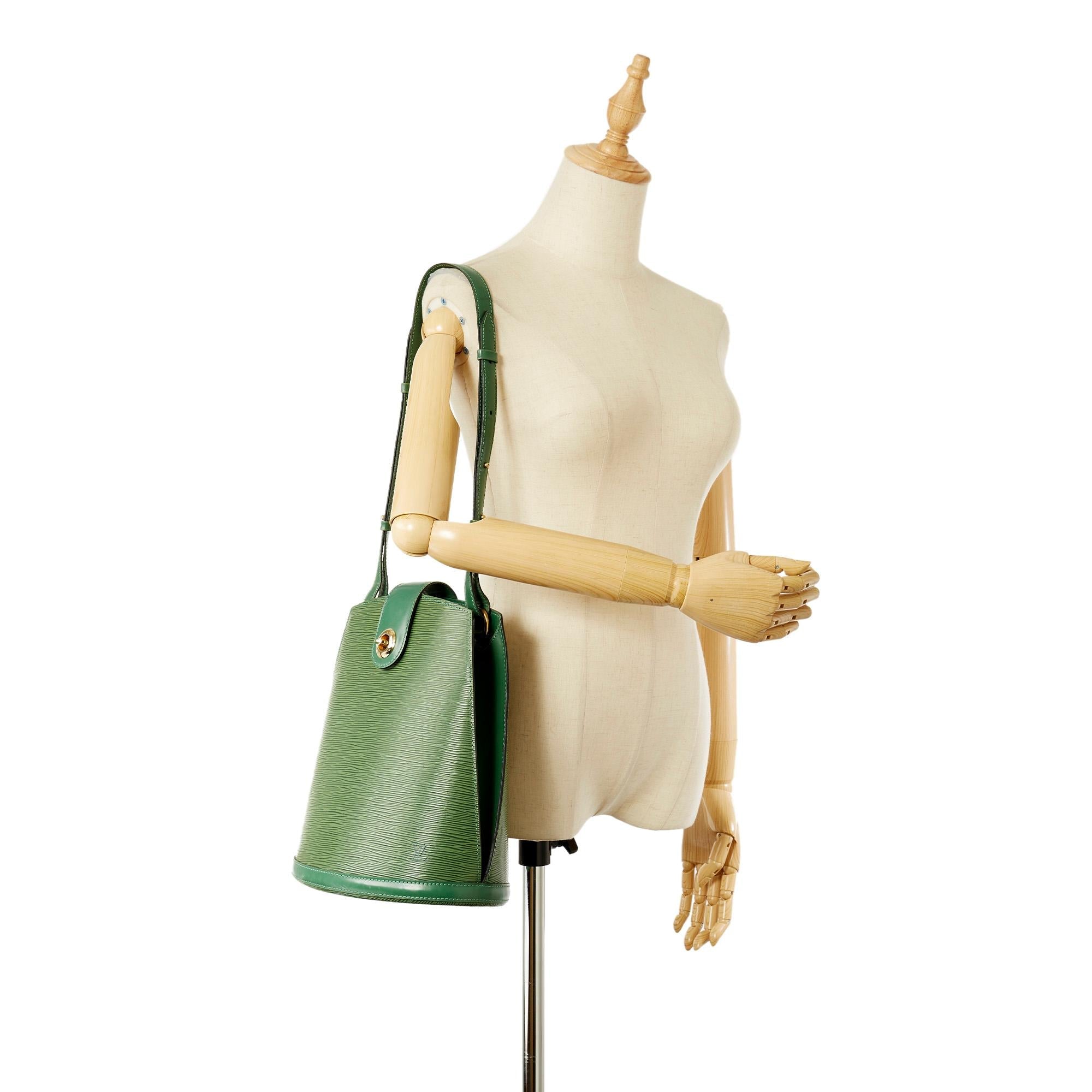 Louis Vuitton Epi Cluny (SHG-31653)