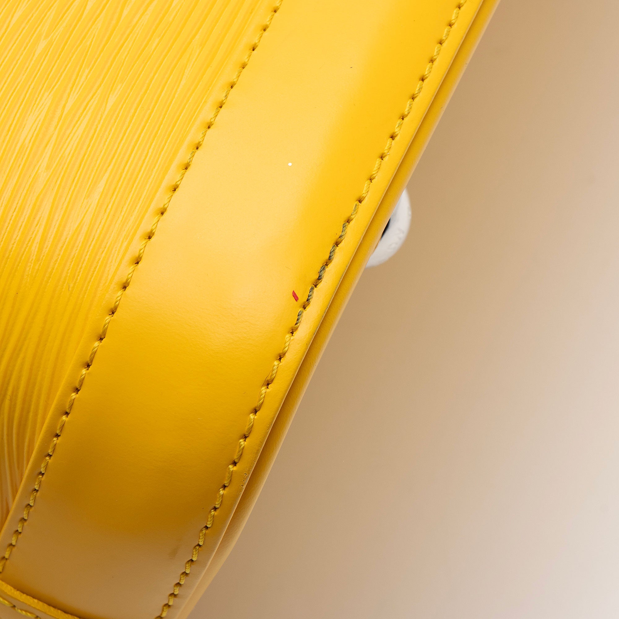 Louis Vuitton Epi Leather Alma PM Satchel (SHF-UNHnOL)
