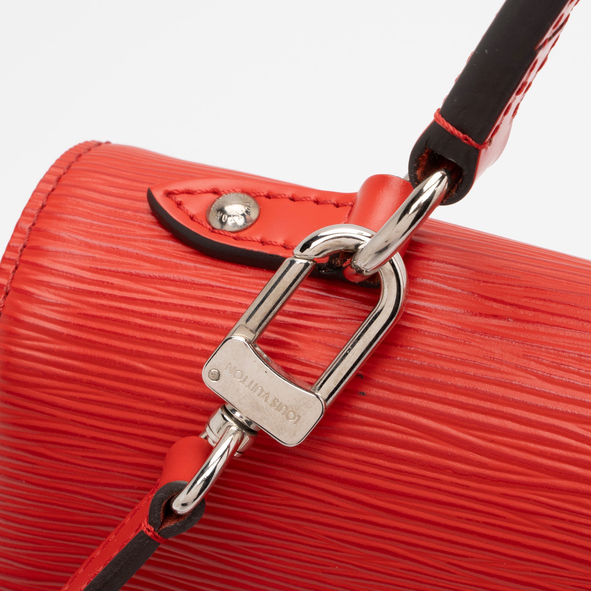 Louis Vuitton Epi Leather Cluny MM Satchel (SHF-6z3BJG)