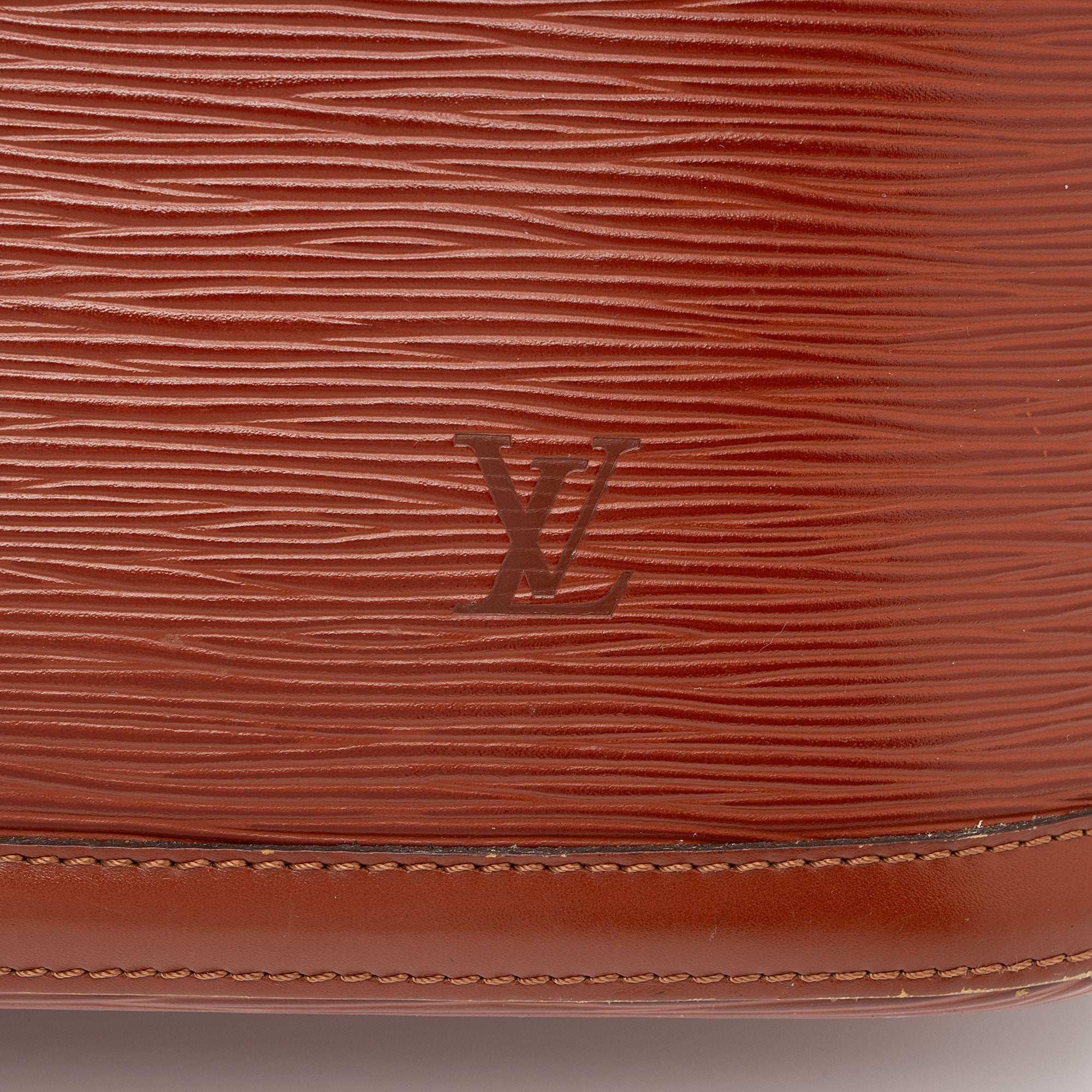 Louis Vuitton Vintage Epi Leather Lussac Tote (SHF-D4oeHh)