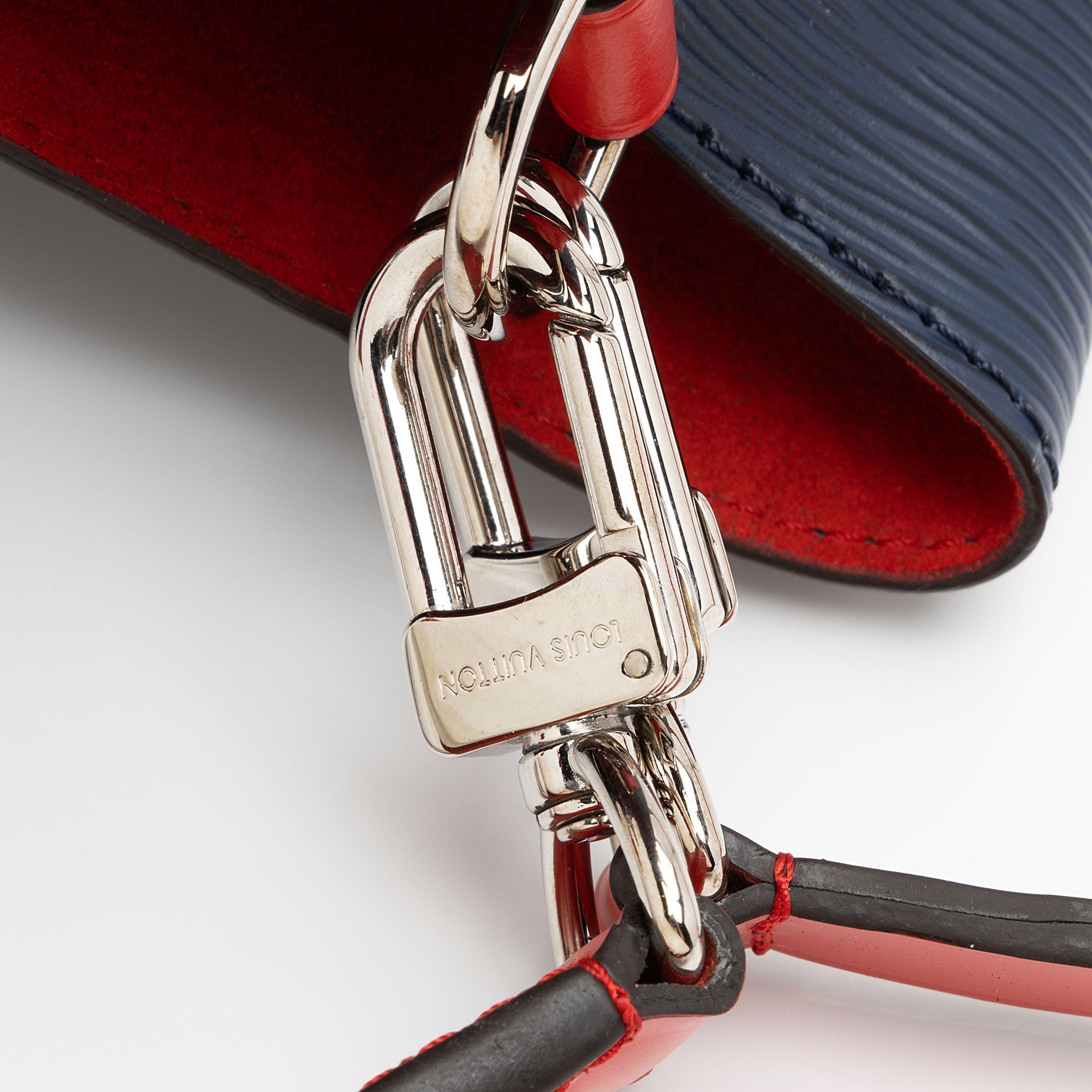 Louis Vuitton Epi Leather Neonoe Shoulder Bag (SHF-GEeAHX)