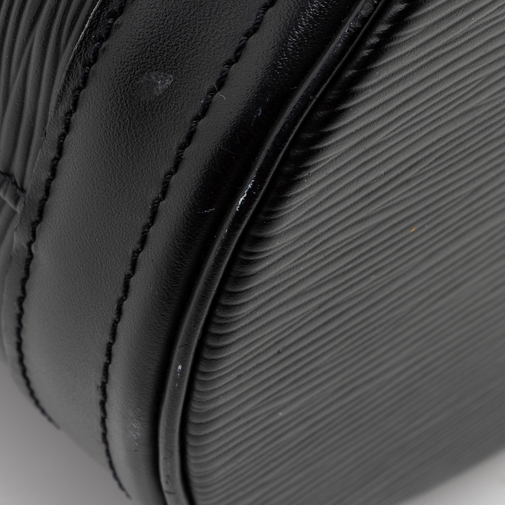 Louis Vuitton Epi Leather Petit Bucket Tote (SHF-22561)