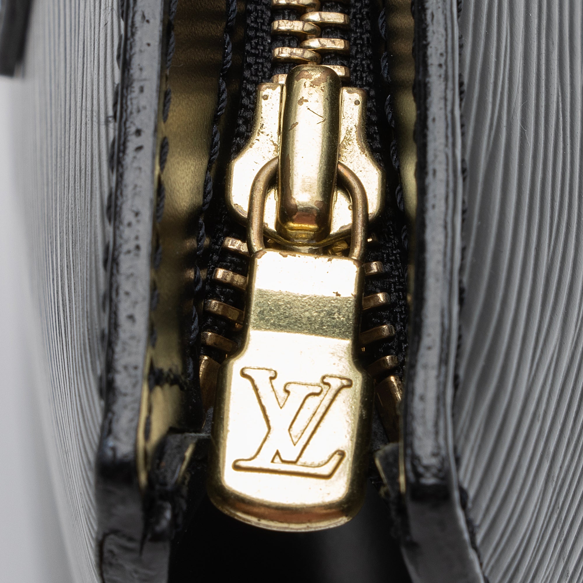 Louis Vuitton Epi Leather St. Jacques PM Shoulder Bag (SHF-wpcNs3)