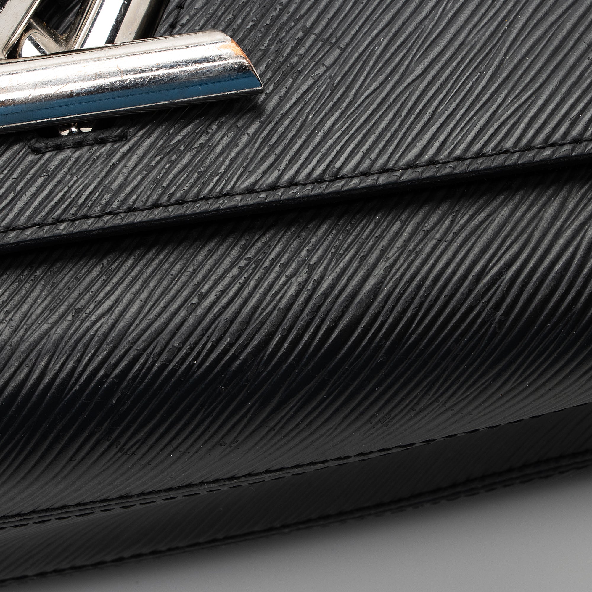 Louis Vuitton Epi Leather Twist MM Shoulder Bag (SHF-22700)