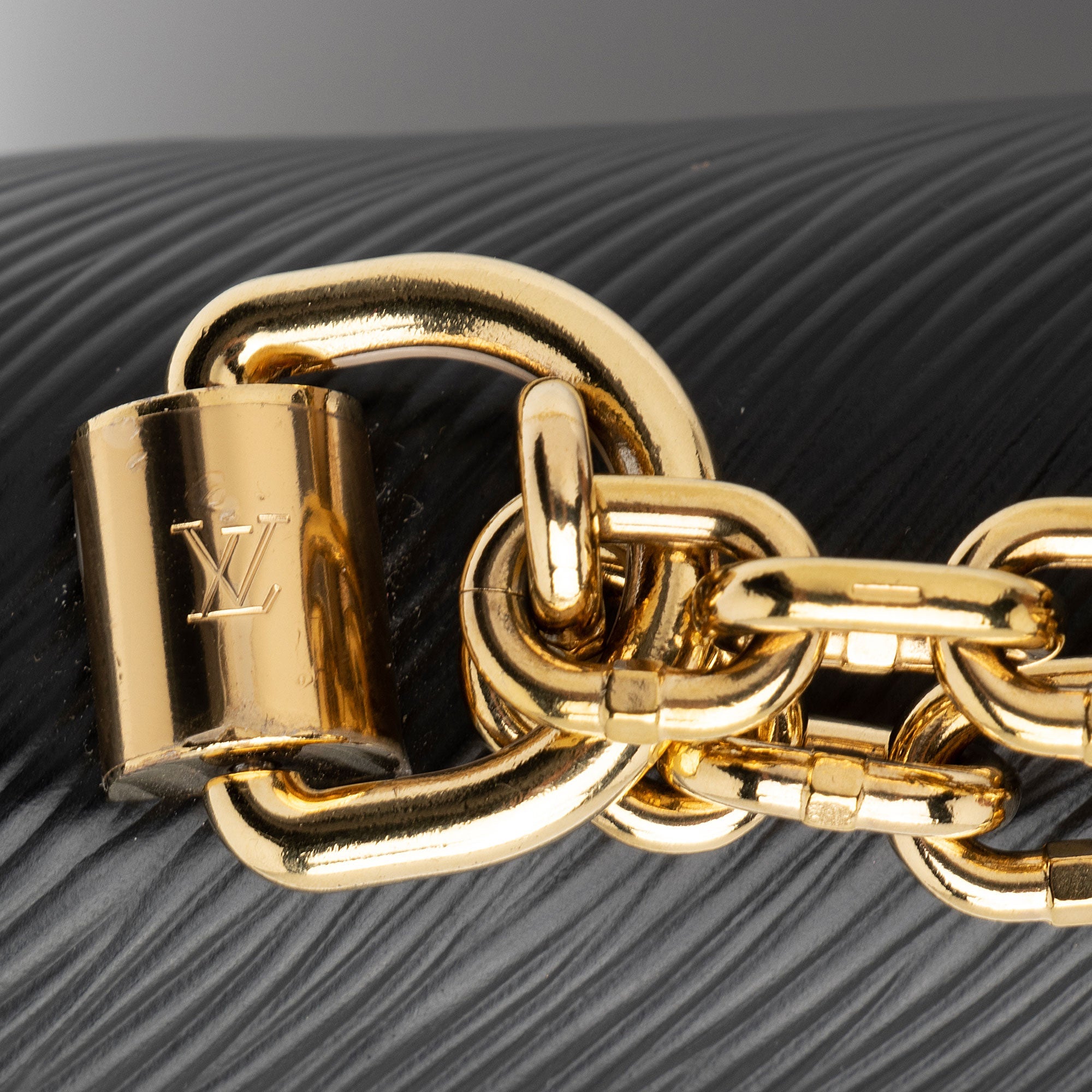 Louis Vuitton Epi Leather Twist PM Shoulder Bag (SHF-CfpCc0)