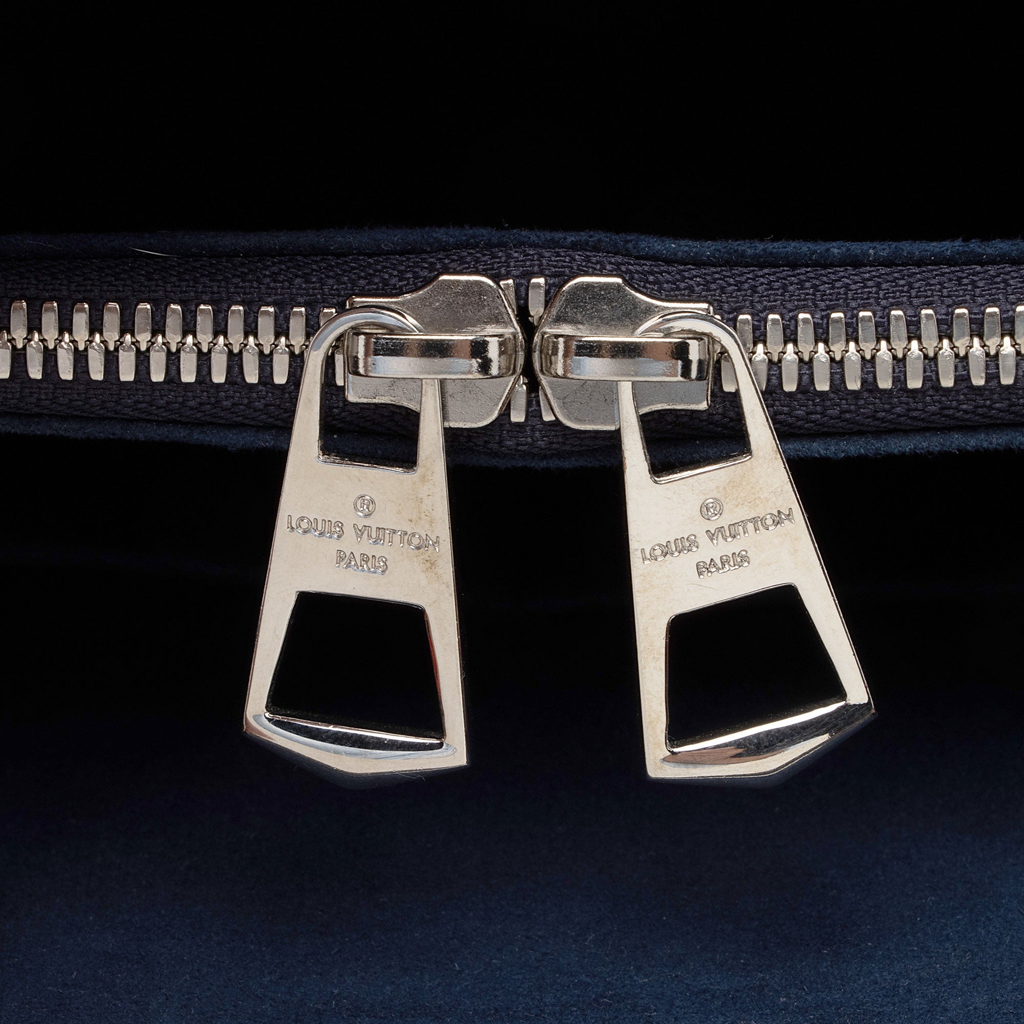 Louis Vuitton Epi Leather Twist Tote (SHF-In7Ftu)
