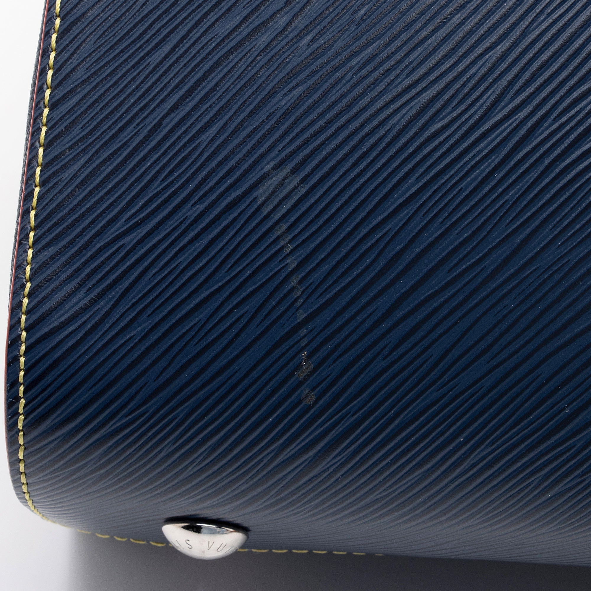 Louis Vuitton Epi Leather Twist Tote (SHF-In7Ftu)