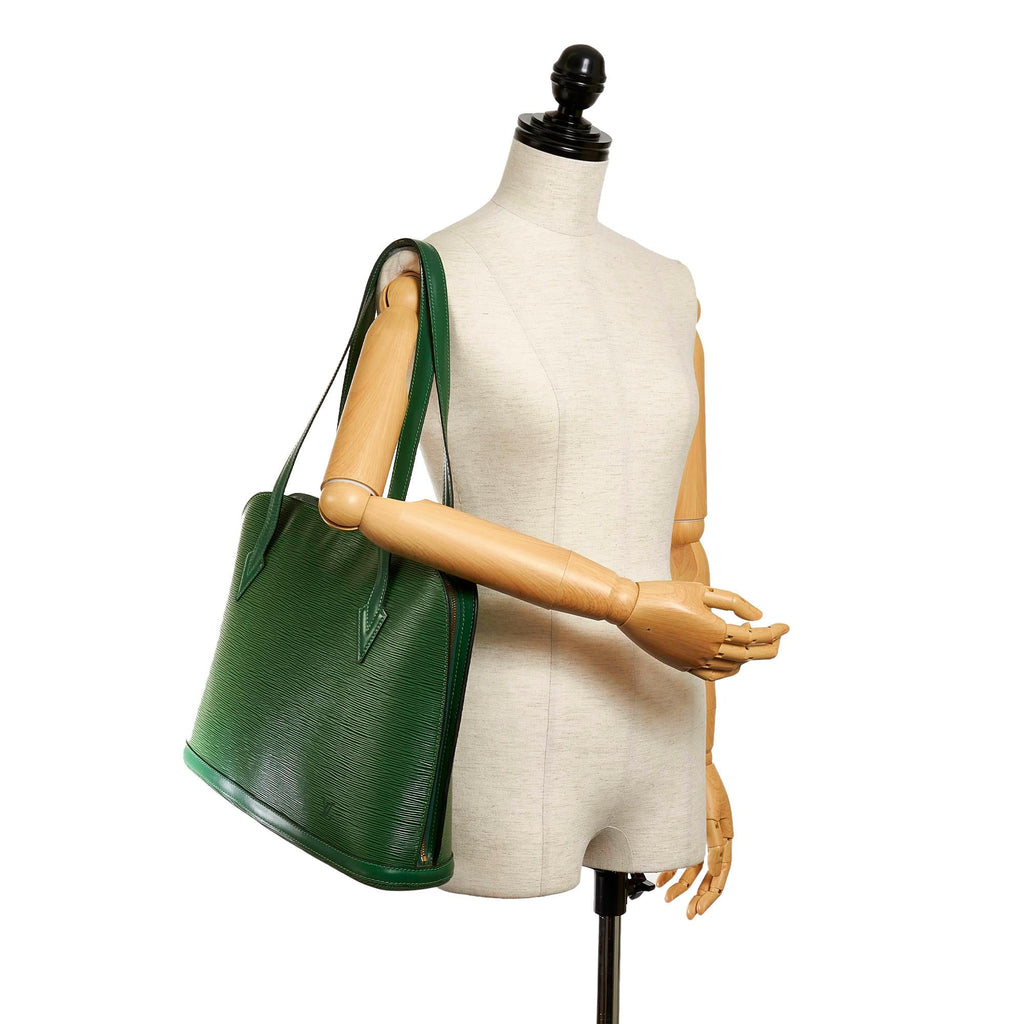 Louis Vuitton Epi Lussac (SHG-30196)