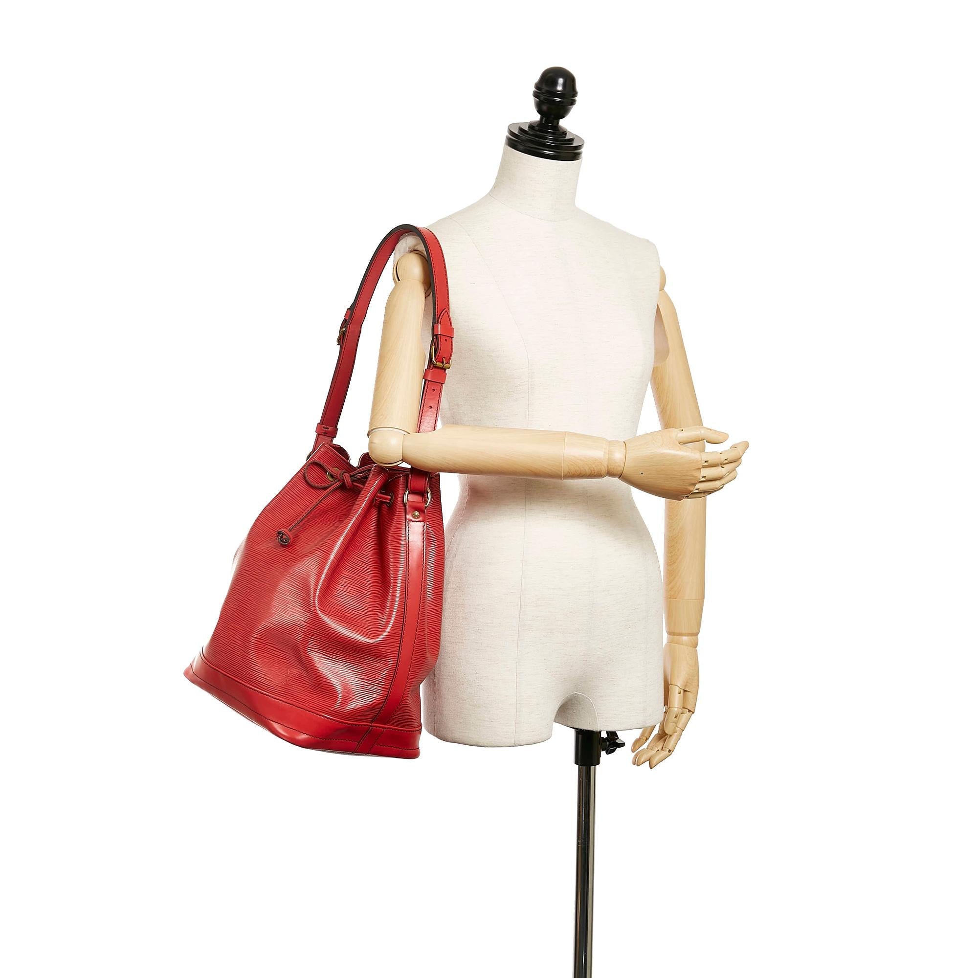 Louis Vuitton Epi Noe (SHG-31601)
