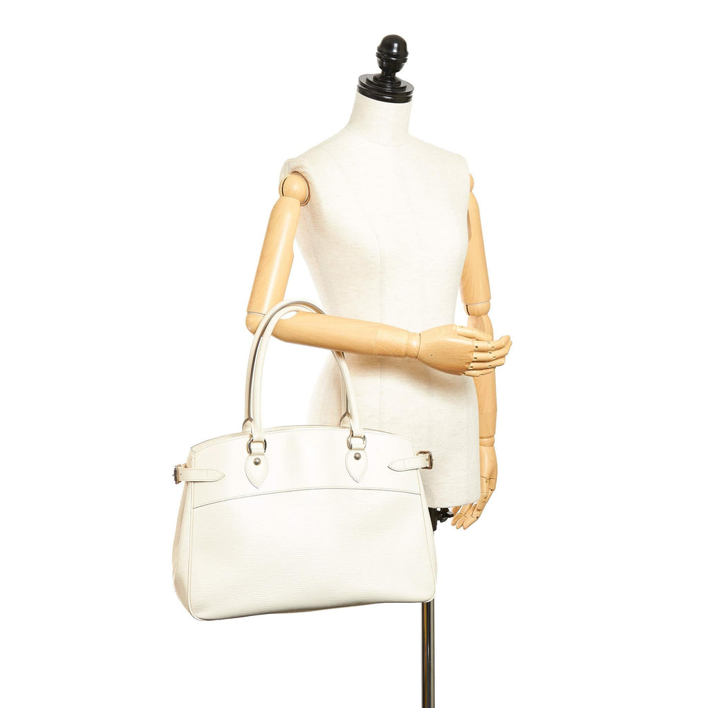 Louis Vuitton Epi Passy GM (SHG-31359)